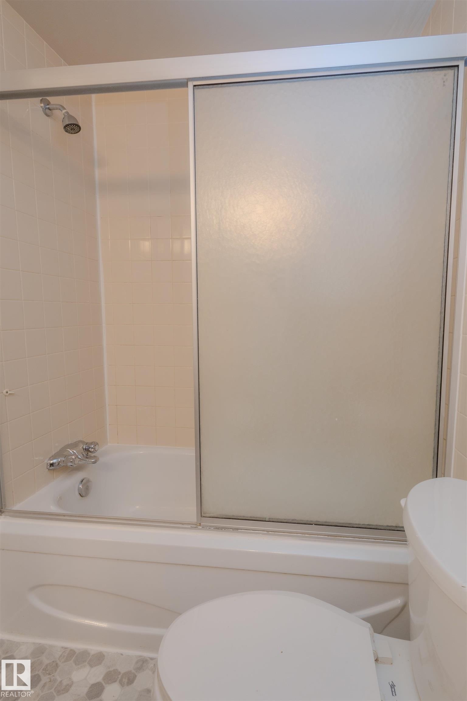 311 2624 Mill Woods Road E, Edmonton, AB - Indoor Photo Showing Bathroom