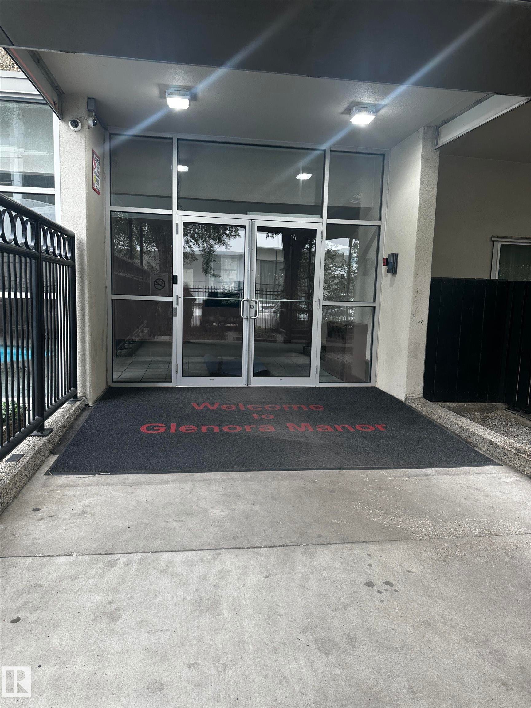 706 10140 120 Street, Edmonton, AB - Outdoor