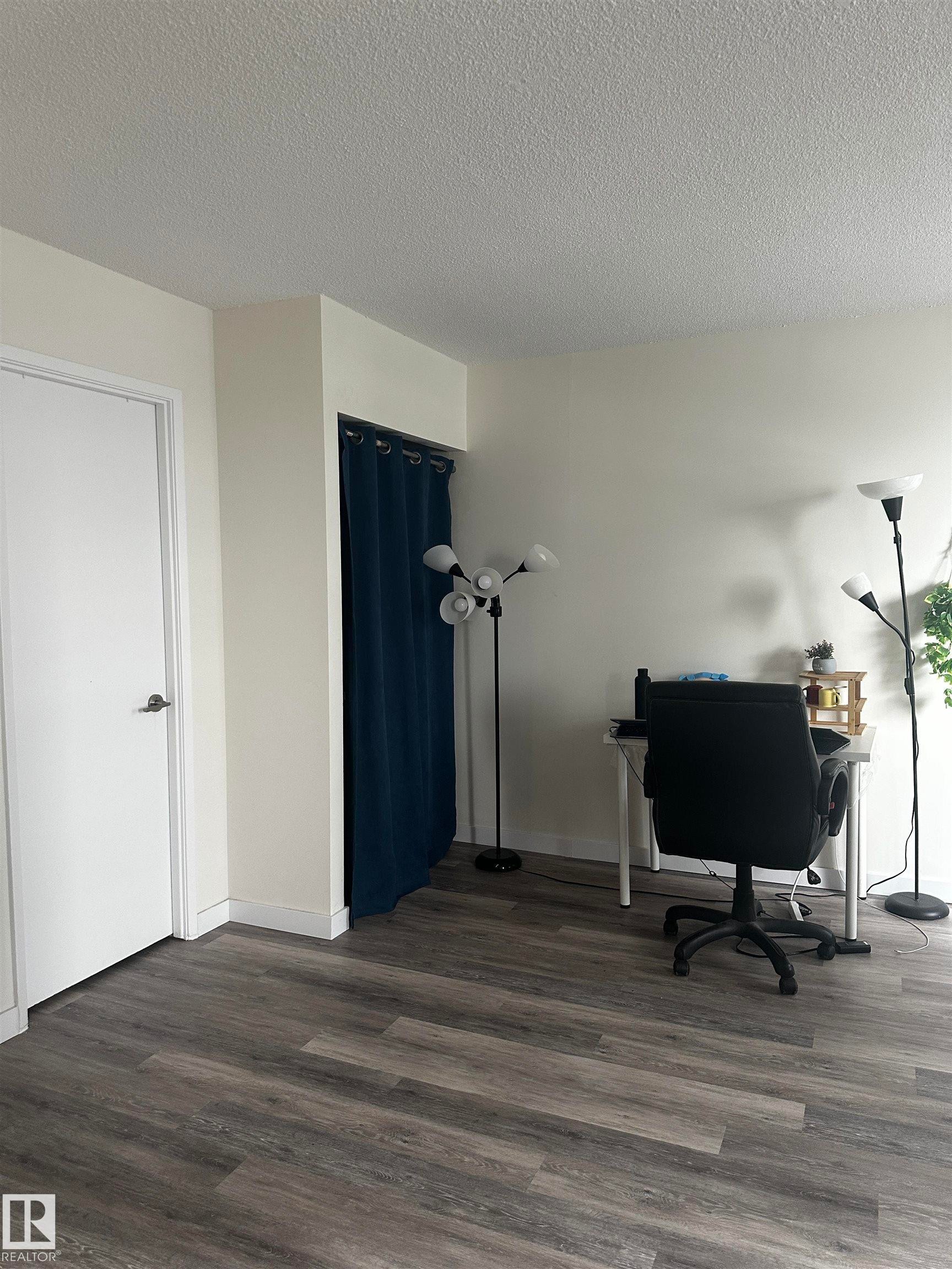 706 10140 120 Street, Edmonton, AB - Indoor