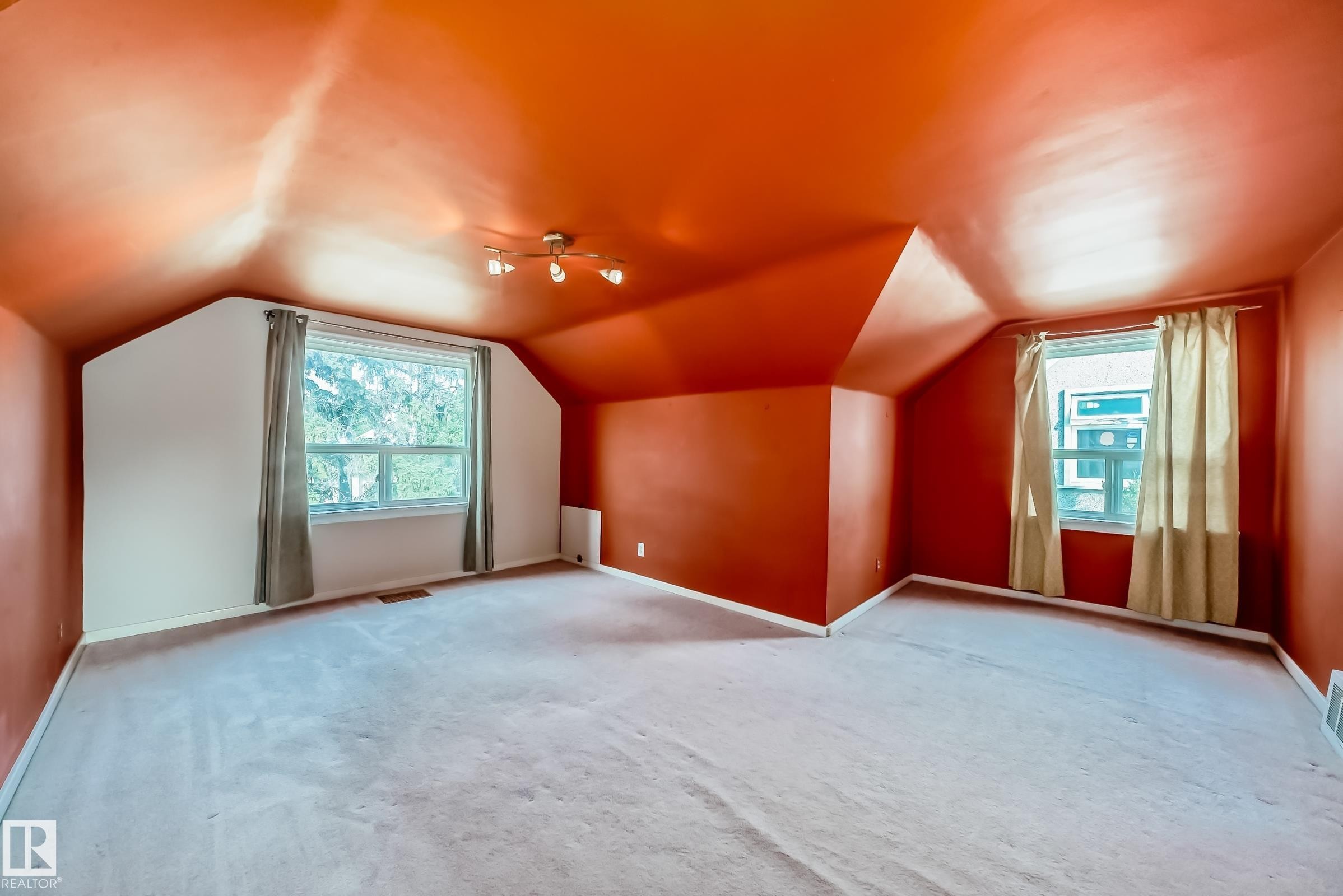 11233 95 Street, Edmonton, AB - Indoor Photo Showing Other Room