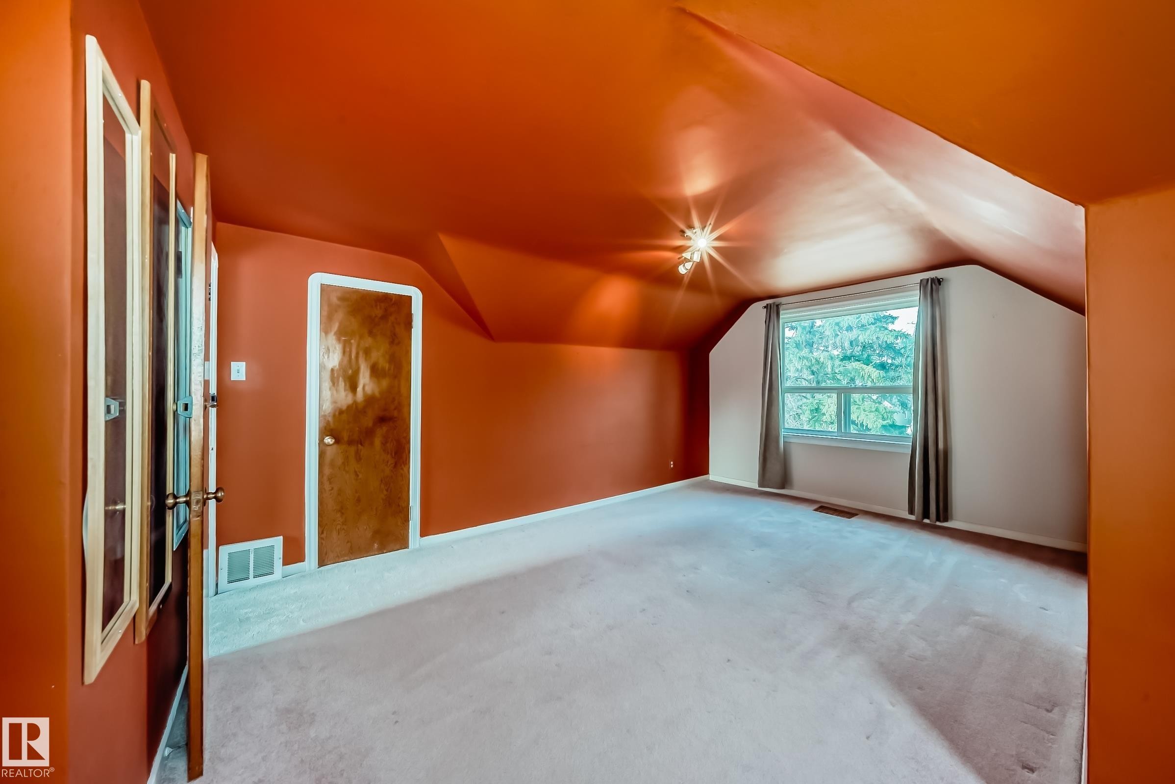 11233 95 Street, Edmonton, AB - Indoor Photo Showing Other Room