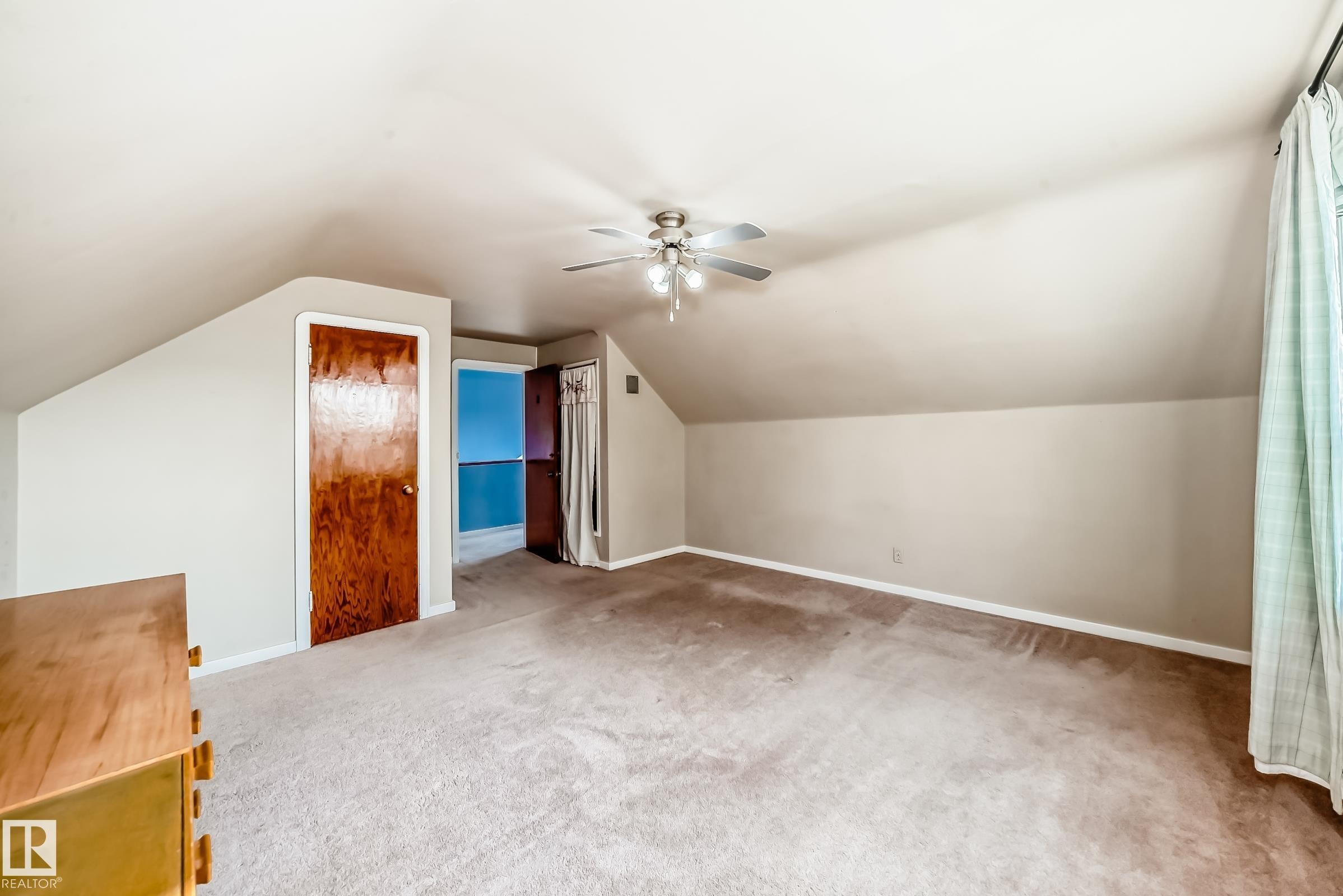 11233 95 Street, Edmonton, AB - Indoor Photo Showing Other Room