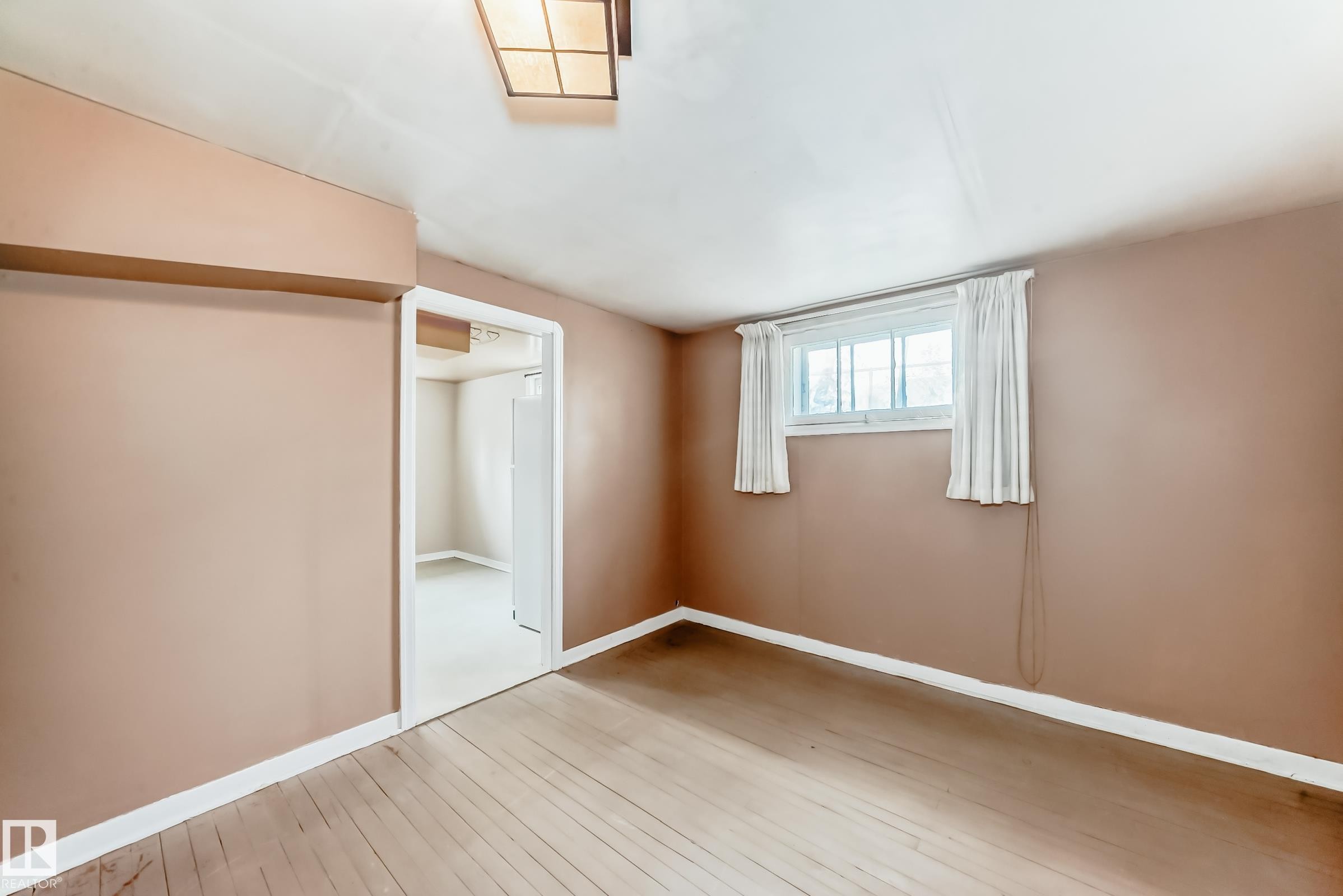 11233 95 Street, Edmonton, AB - Indoor Photo Showing Other Room