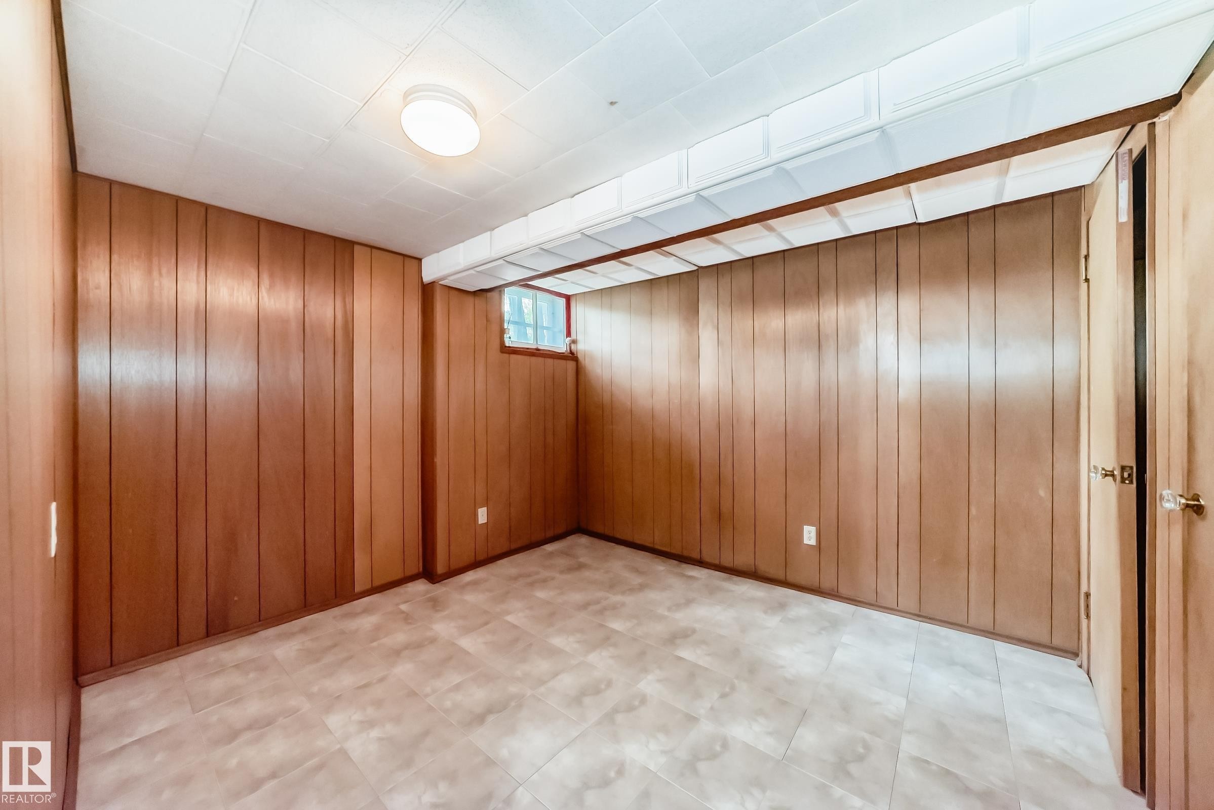 11233 95 Street, Edmonton, AB - Indoor Photo Showing Other Room