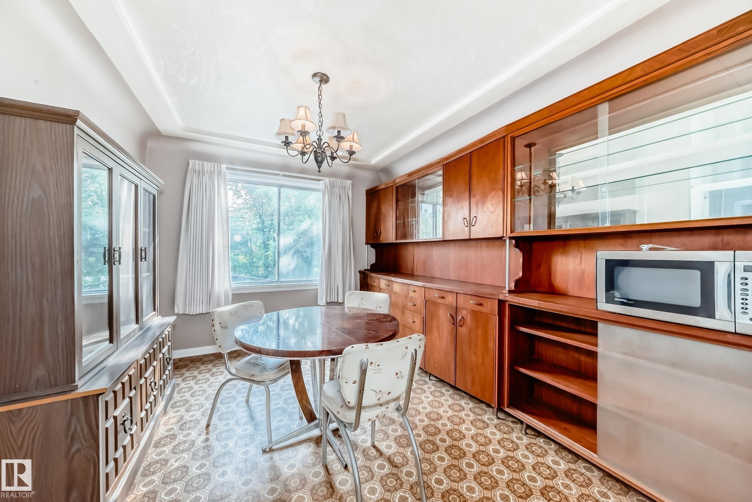 11233 95 Street, Edmonton, AB - Indoor