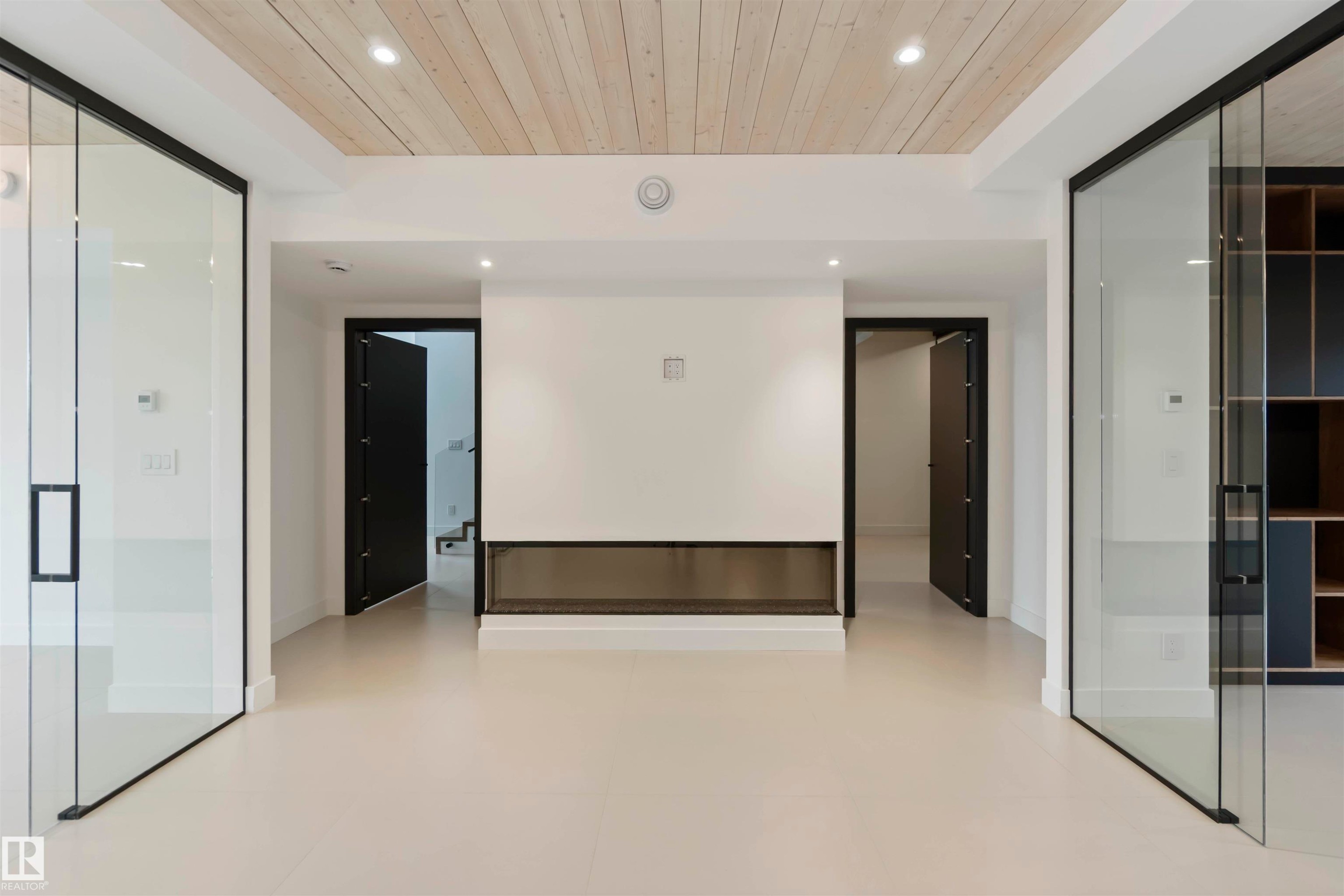 8915 Strathearn Drive, Edmonton, AB - Indoor Photo Showing Other Room