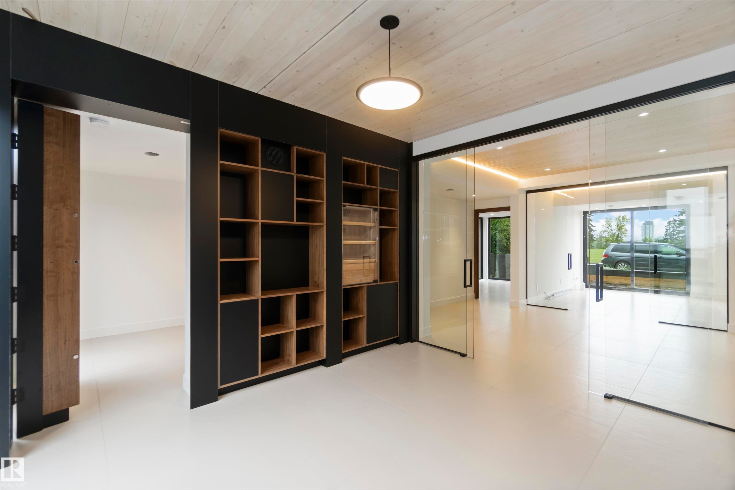 8915 Strathearn Drive, Edmonton, AB - Indoor Photo Showing Other Room