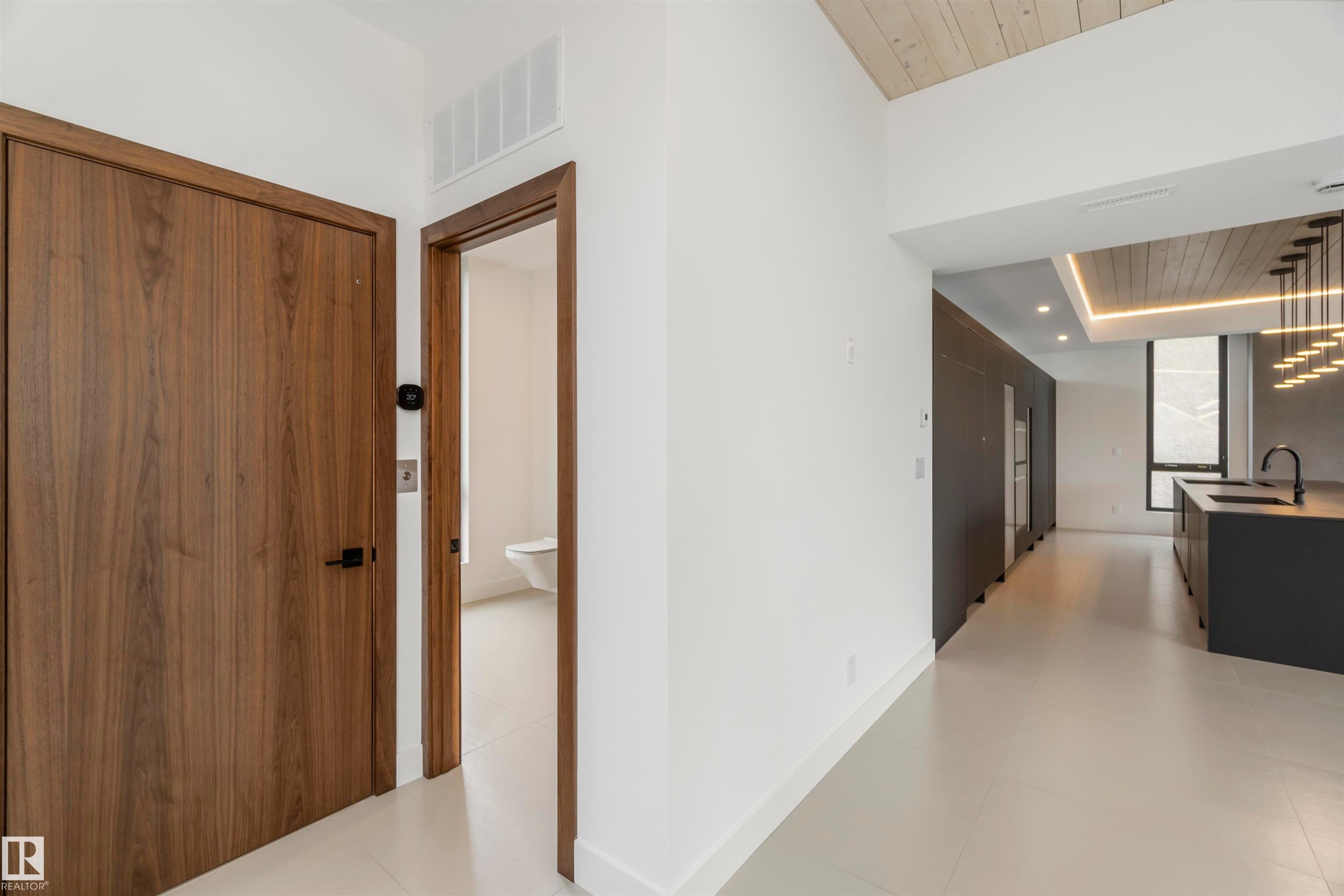 8915 Strathearn Drive, Edmonton, AB - Indoor Photo Showing Other Room