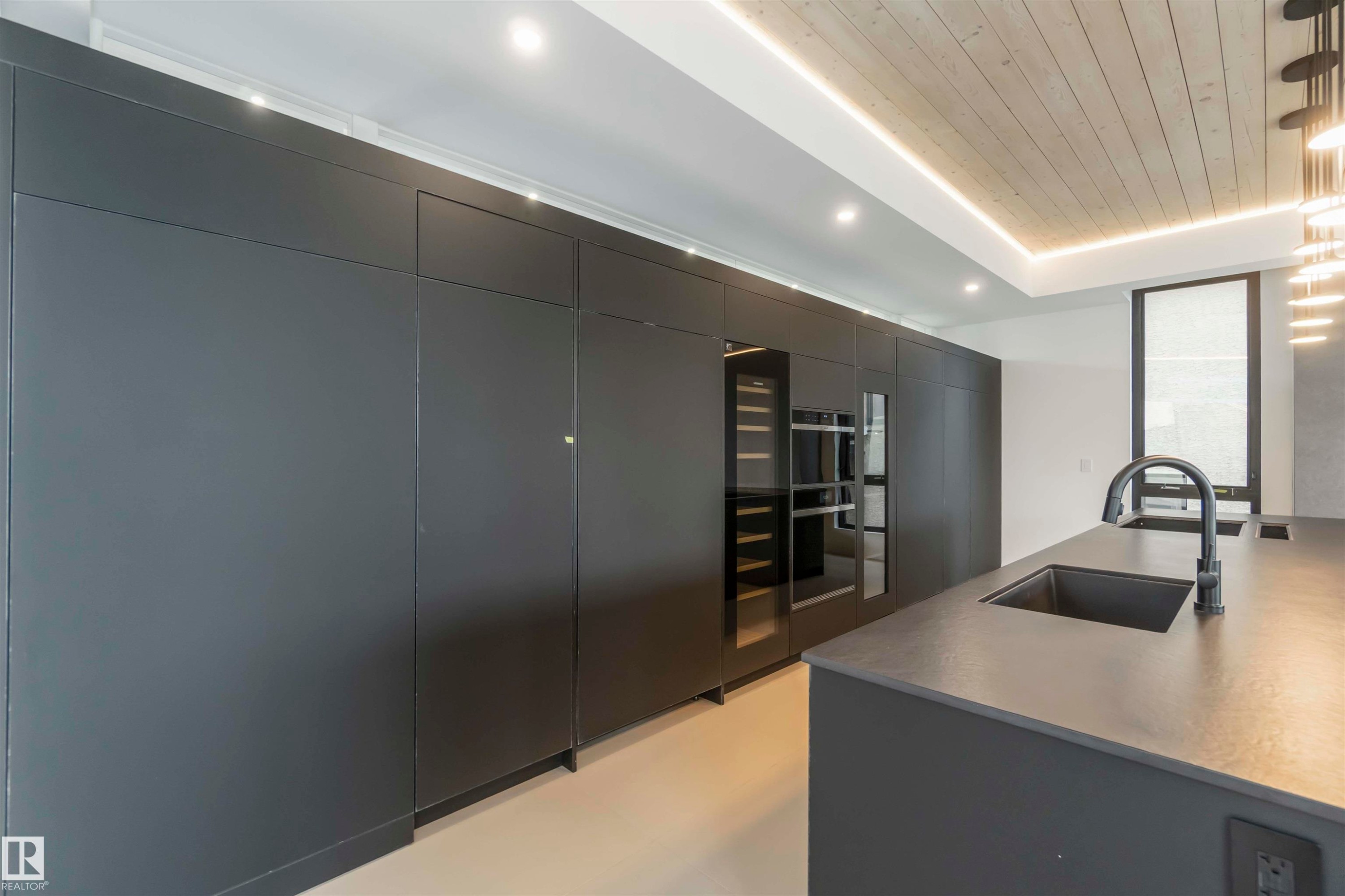 8915 Strathearn Drive, Edmonton, AB - Indoor Photo Showing Other Room