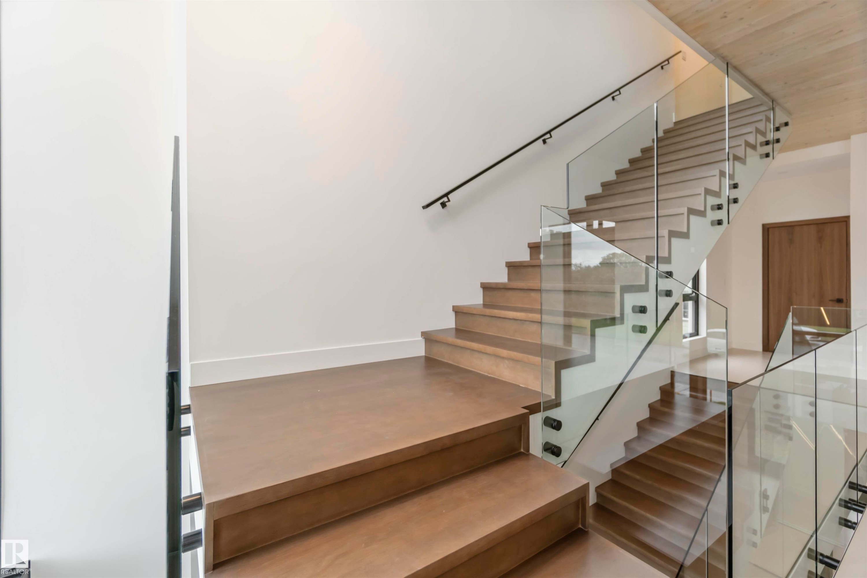 8915 Strathearn Drive, Edmonton, AB - Indoor Photo Showing Other Room