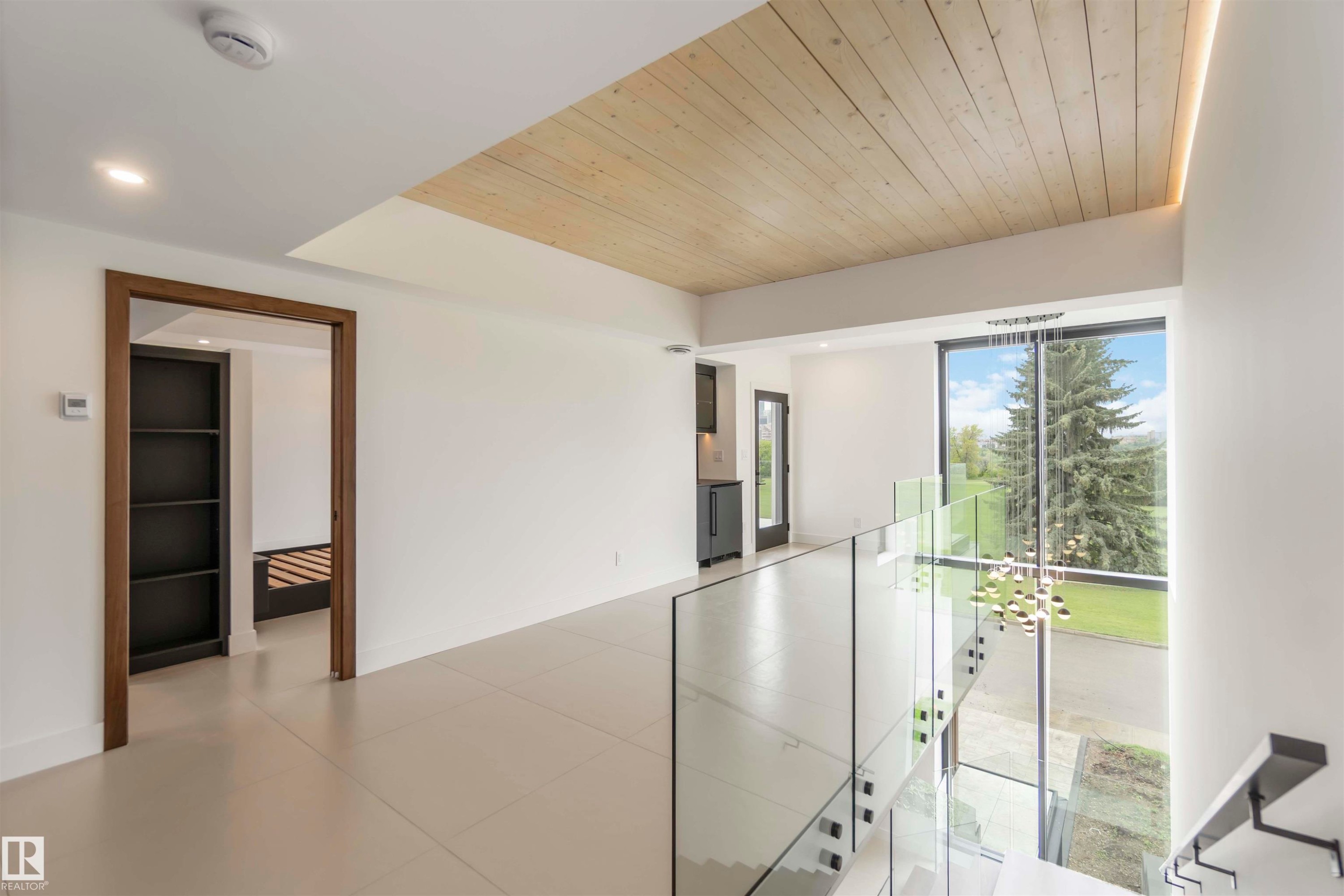 8915 Strathearn Drive, Edmonton, AB - Indoor Photo Showing Other Room