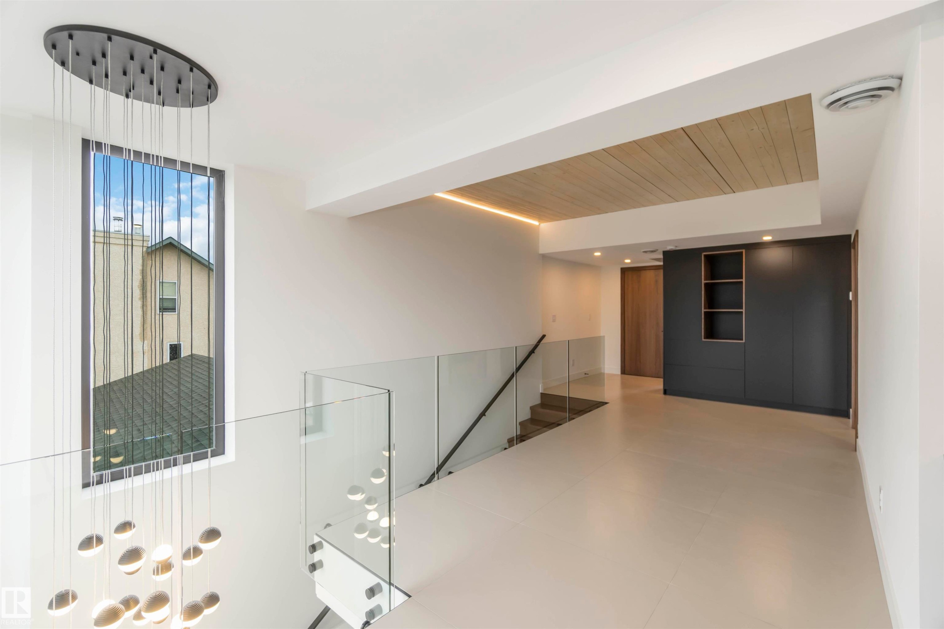 8915 Strathearn Drive, Edmonton, AB - Indoor Photo Showing Other Room