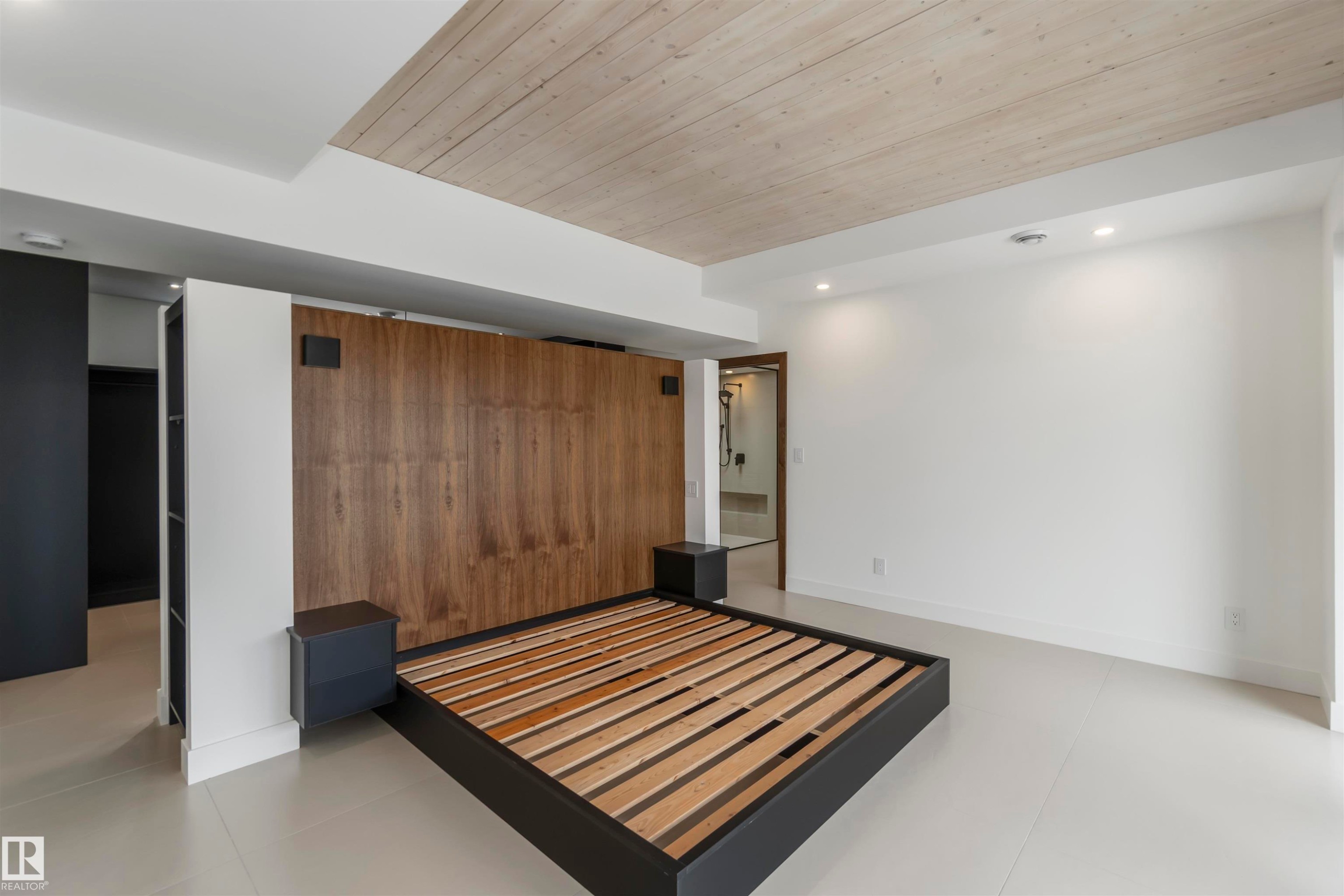 8915 Strathearn Drive, Edmonton, AB - Indoor Photo Showing Other Room