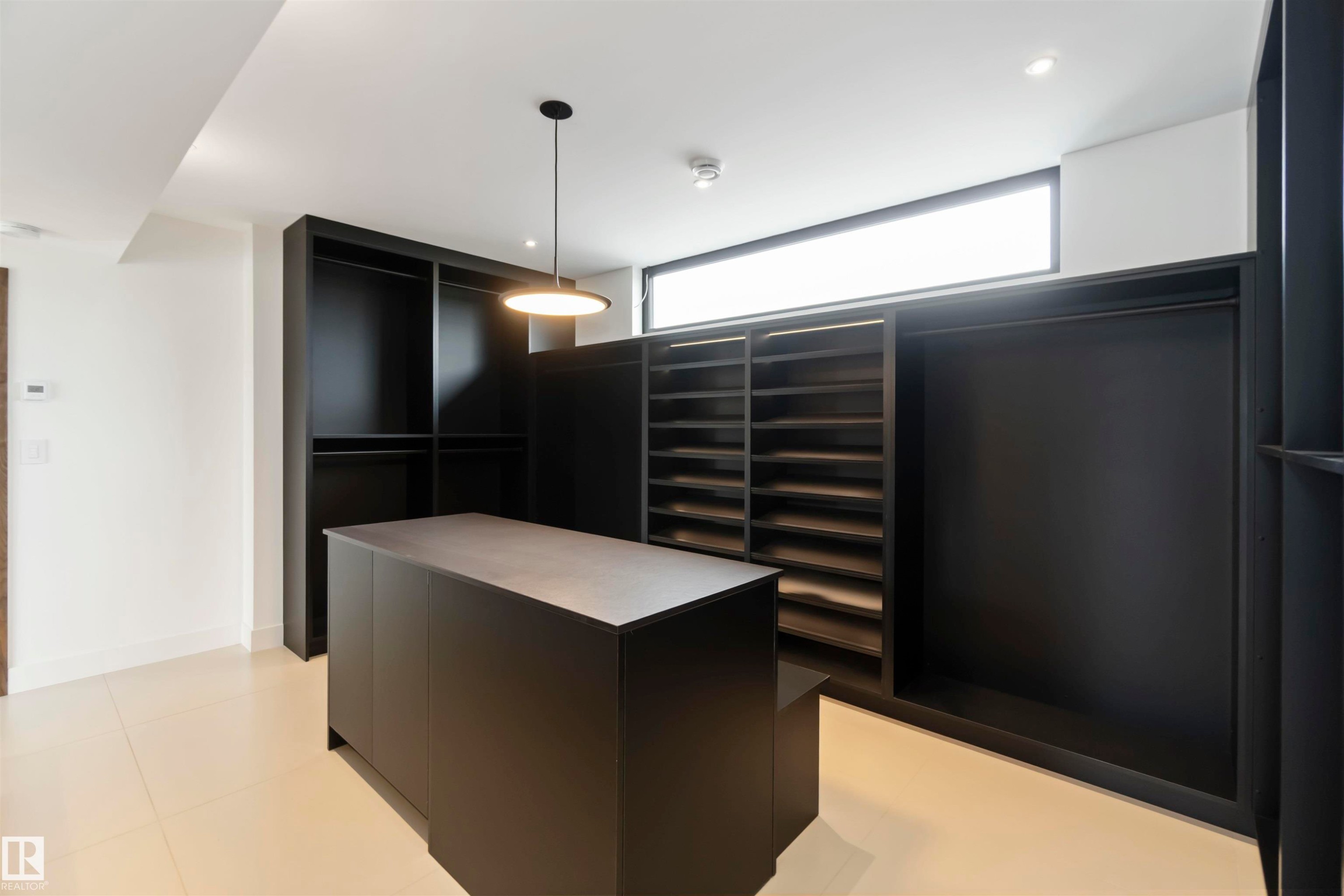 8915 Strathearn Drive, Edmonton, AB - Indoor Photo Showing Kitchen