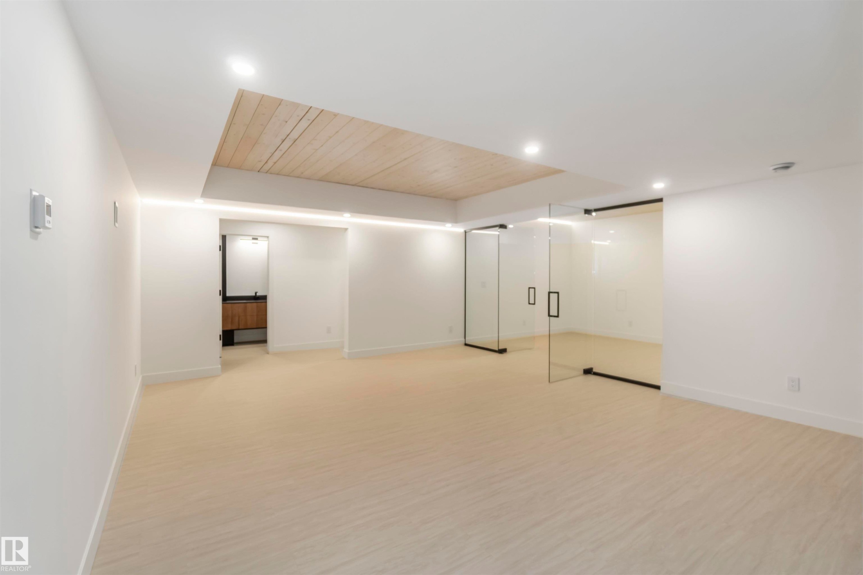 8915 Strathearn Drive, Edmonton, AB - Indoor