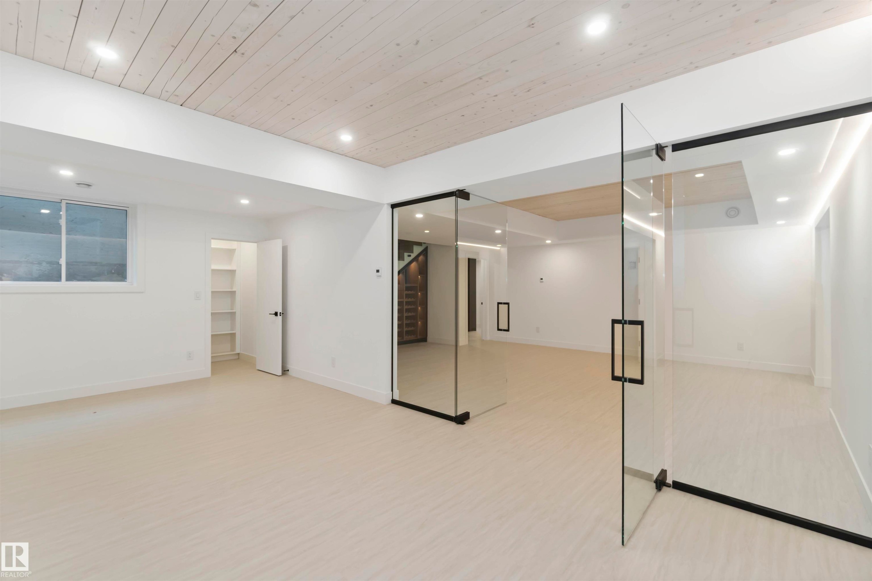 8915 Strathearn Drive, Edmonton, AB - Indoor