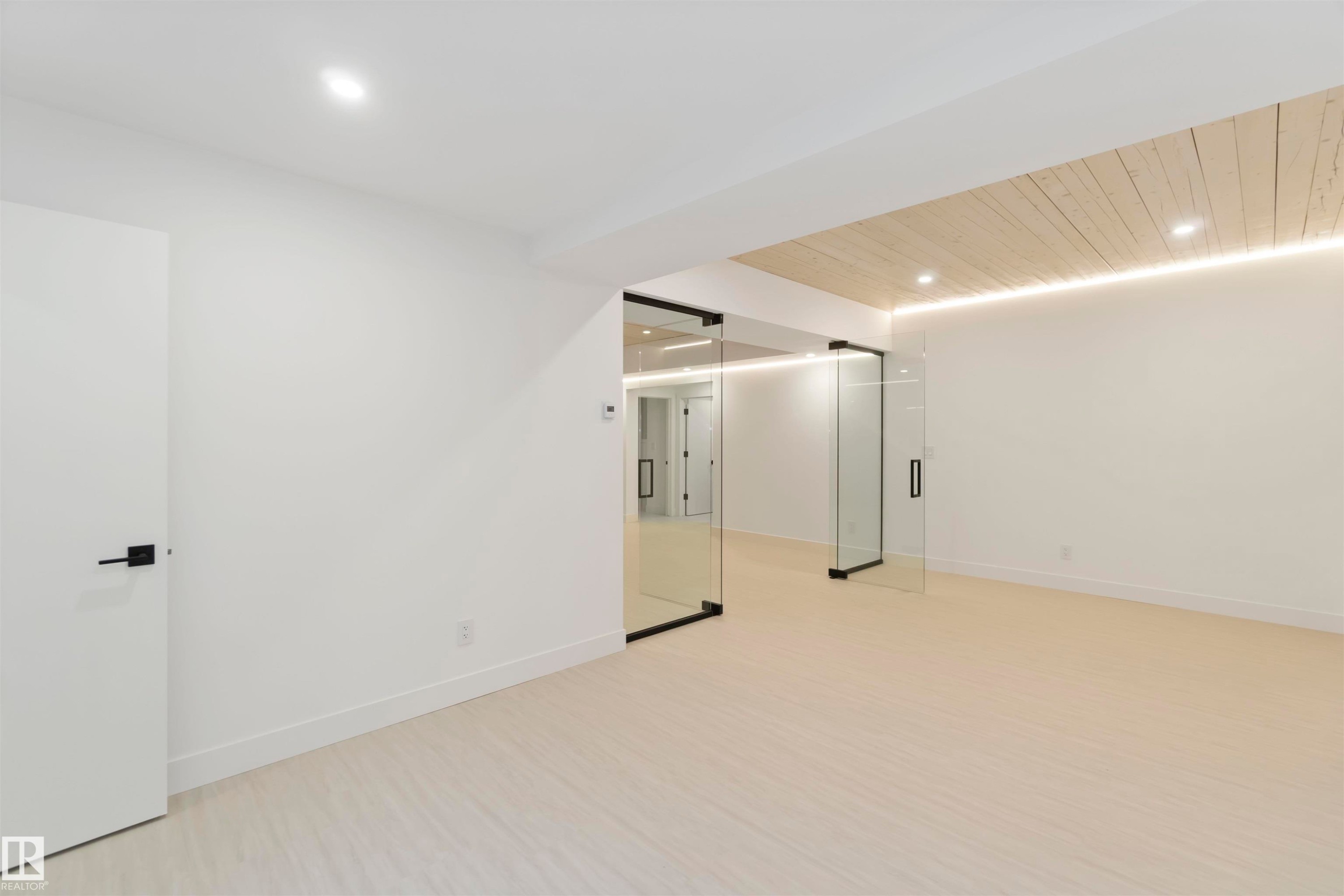 8915 Strathearn Drive, Edmonton, AB - Indoor Photo Showing Other Room