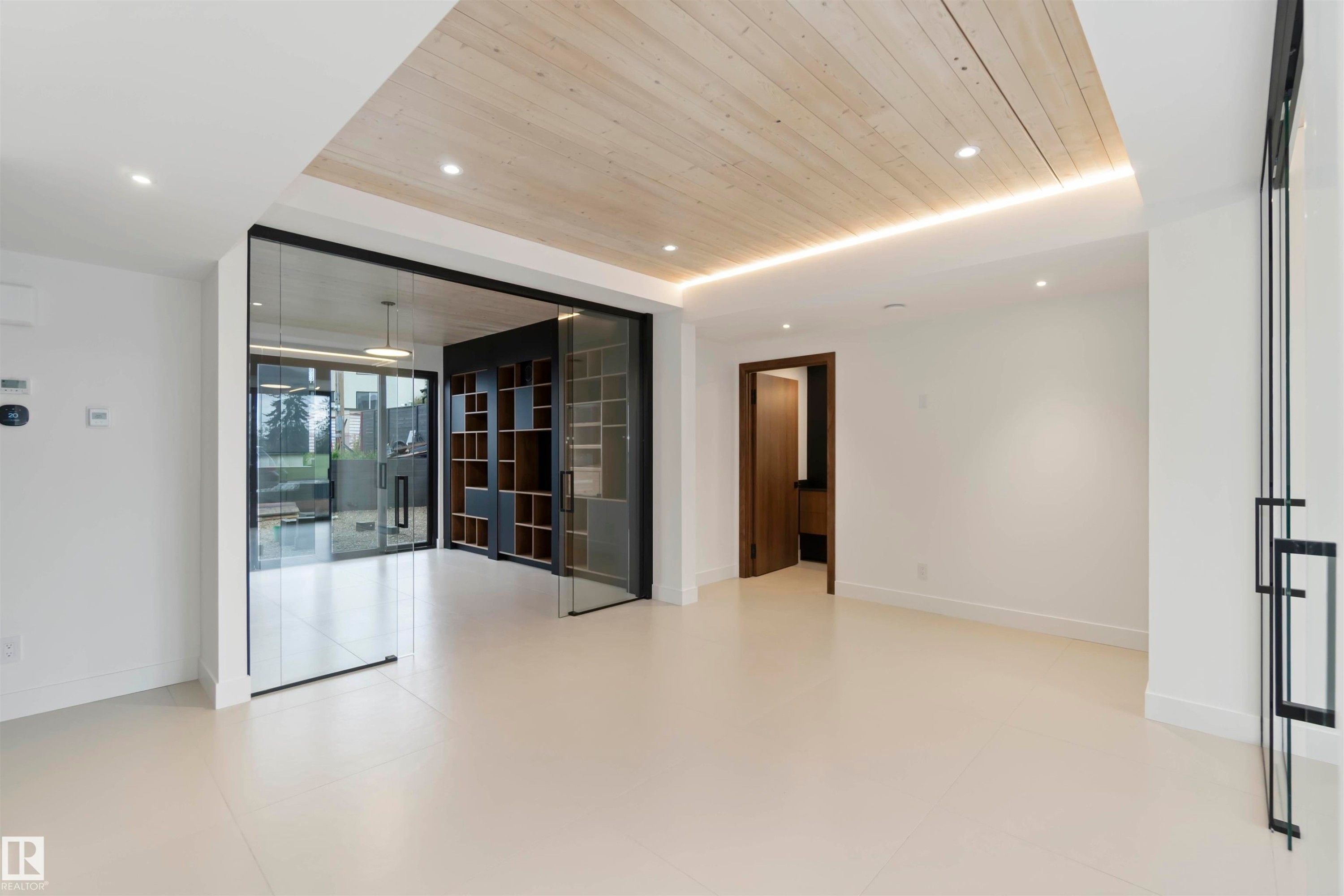 8915 Strathearn Drive, Edmonton, AB - Indoor Photo Showing Other Room