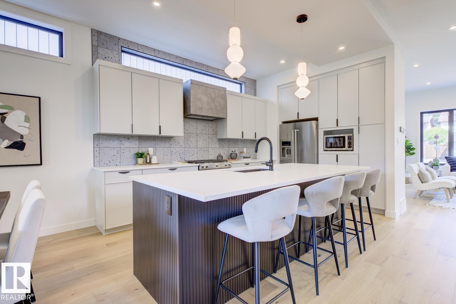 9346 72 Avenue, Edmonton, AB - Indoor Photo Showing Kitchen With Upgraded Kitchen
