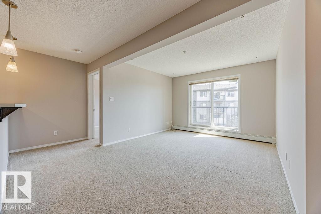 Edmonton, AB - Indoor Photo Showing Other Room