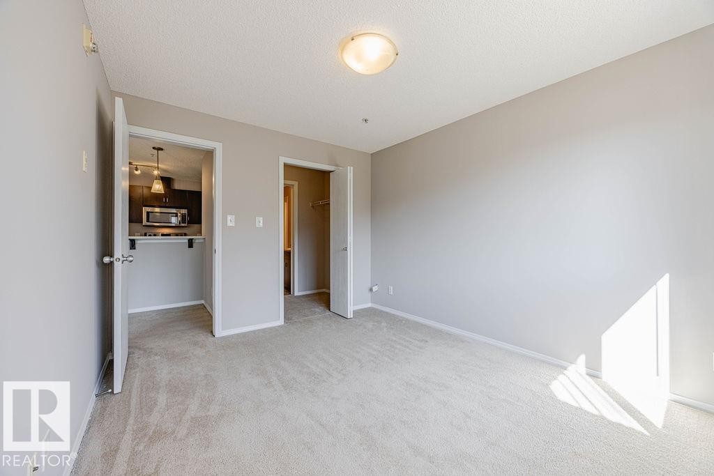 Edmonton, AB - Indoor Photo Showing Other Room