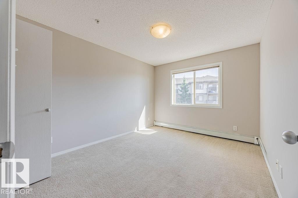 Edmonton, AB - Indoor Photo Showing Other Room
