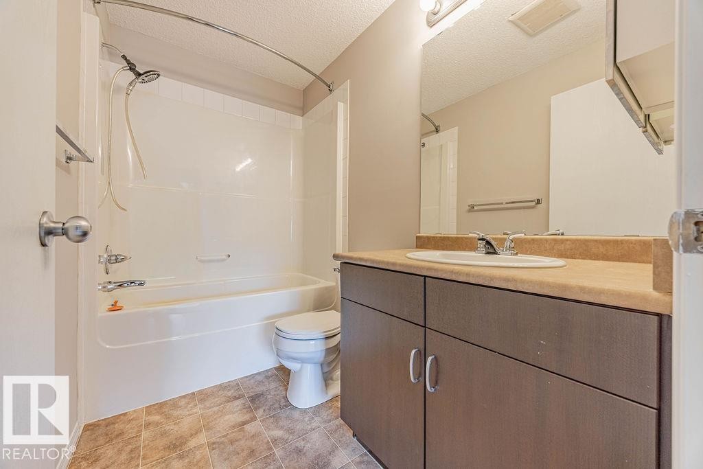 Edmonton, AB - Indoor Photo Showing Bathroom