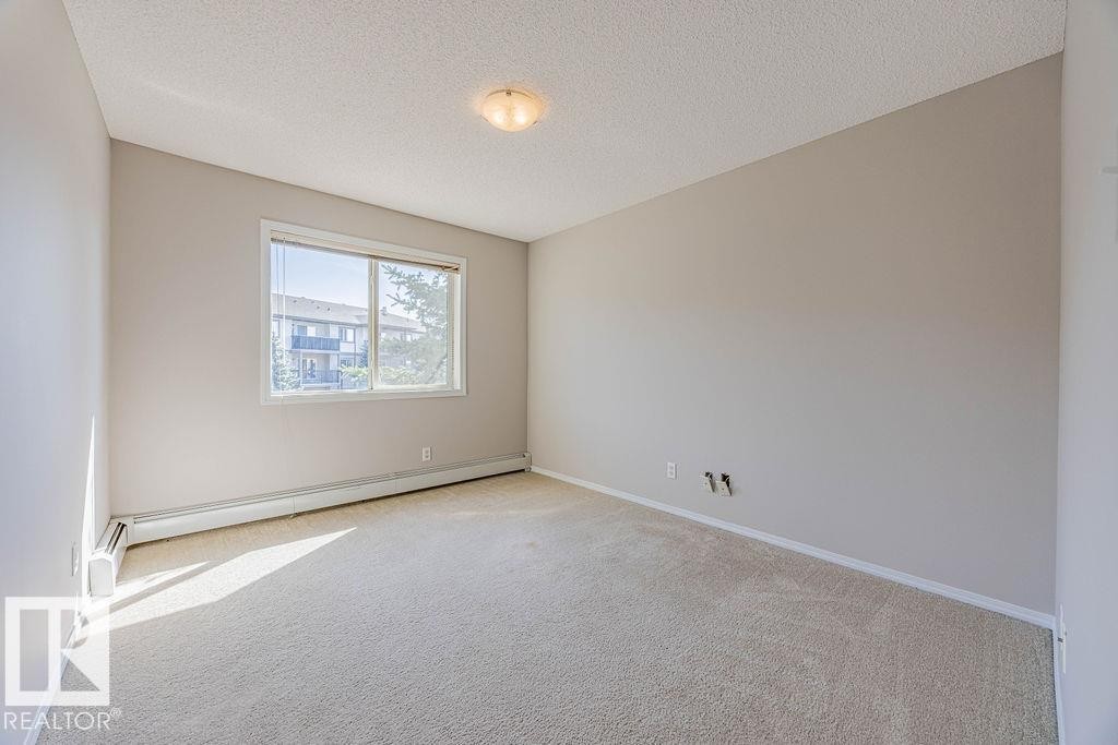 Edmonton, AB - Indoor Photo Showing Other Room