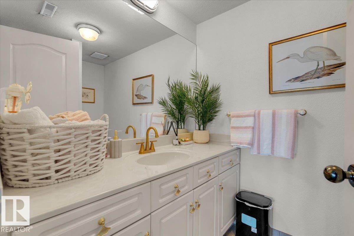 138 Twin Brooks Cove, Edmonton, AB - Indoor Photo Showing Bathroom