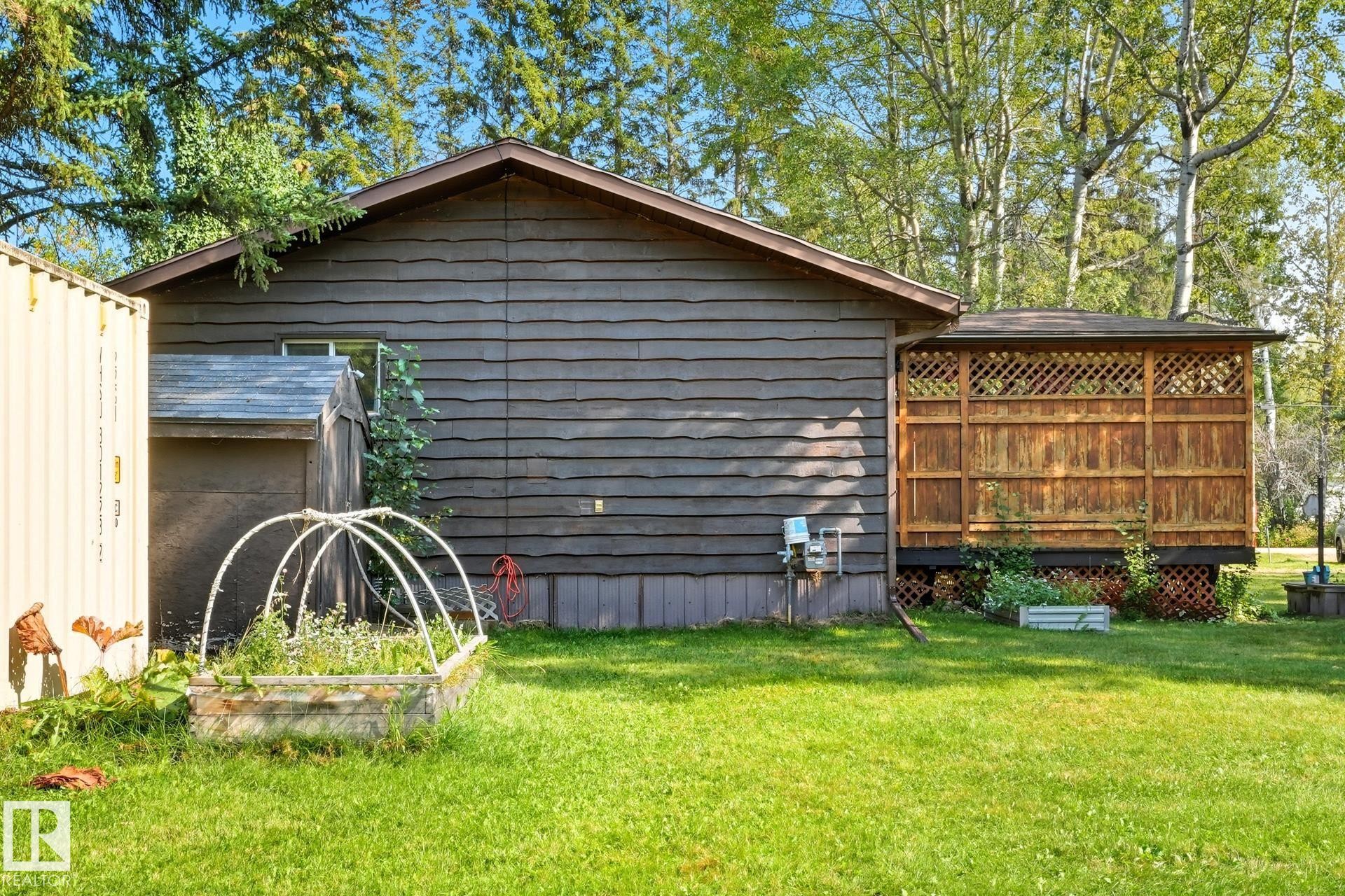 View of side of home - 6309 49 St, Rural Wetaskiwin County, AB - Outdoor