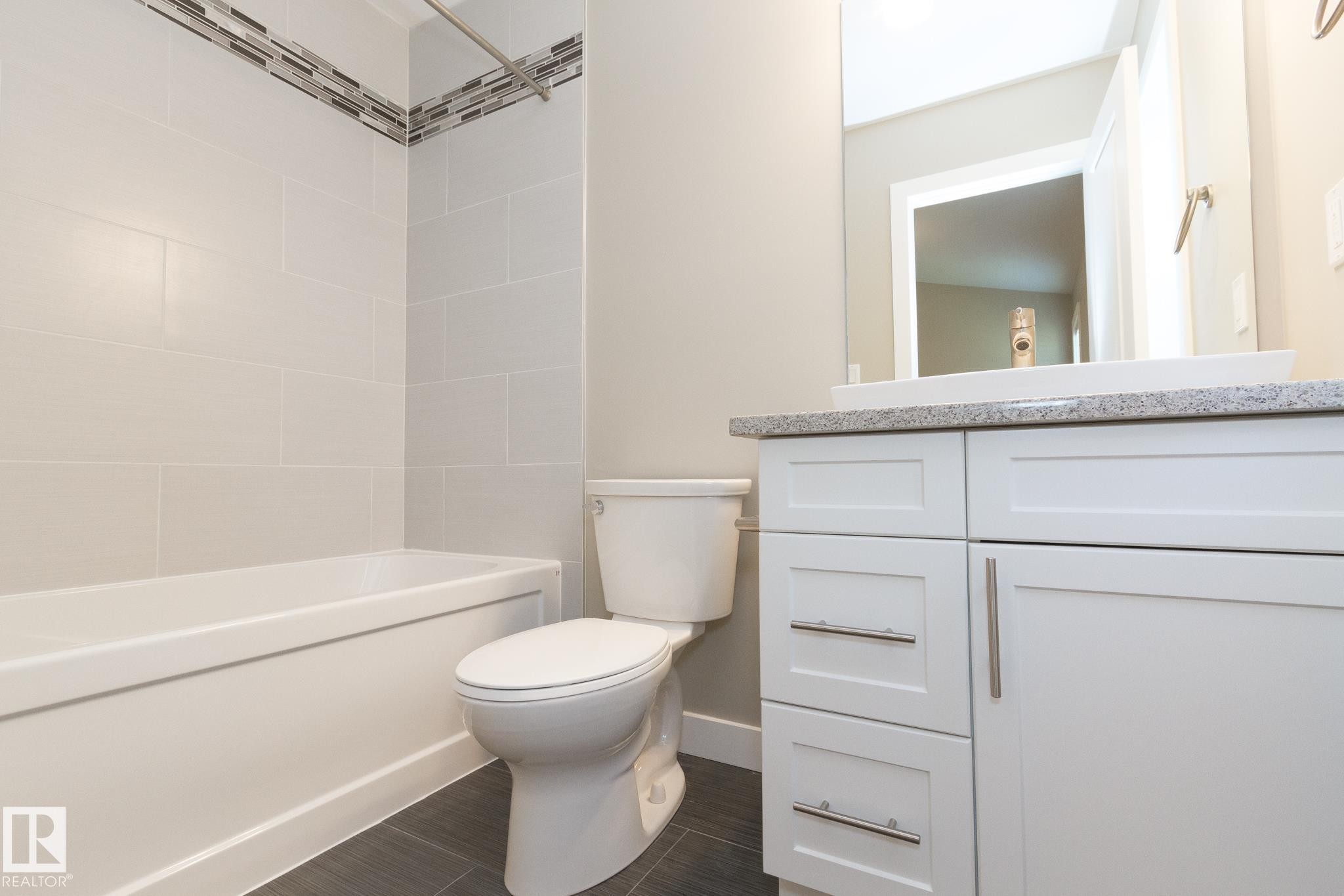 12504 119 Avenue, Edmonton, AB - Indoor Photo Showing Bathroom