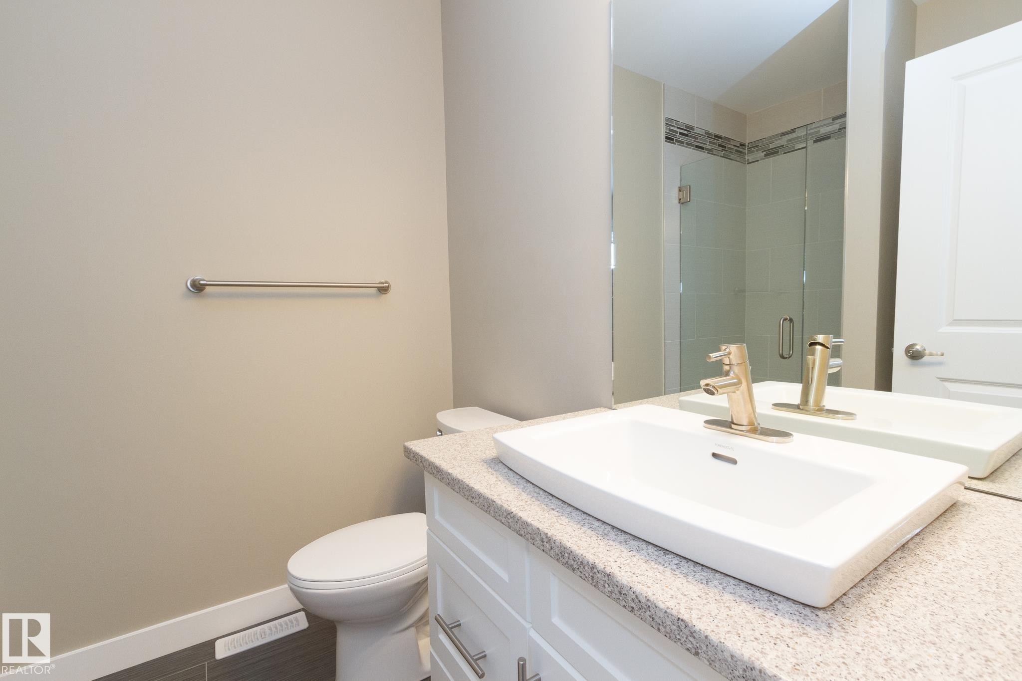 12504 119 Avenue, Edmonton, AB - Indoor Photo Showing Bathroom