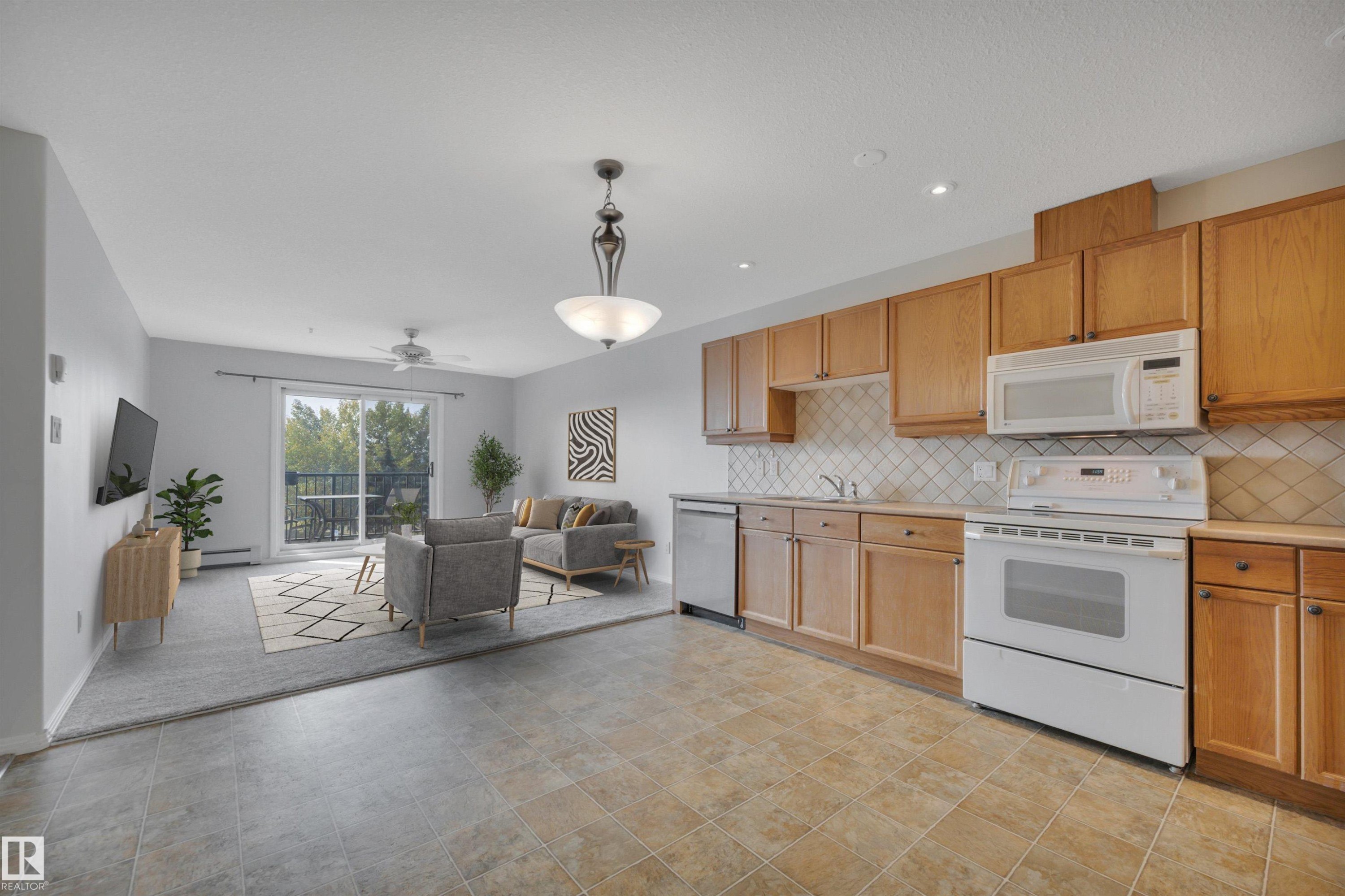 331 592 Hooke Road, Edmonton, AB - Indoor Photo Showing Kitchen