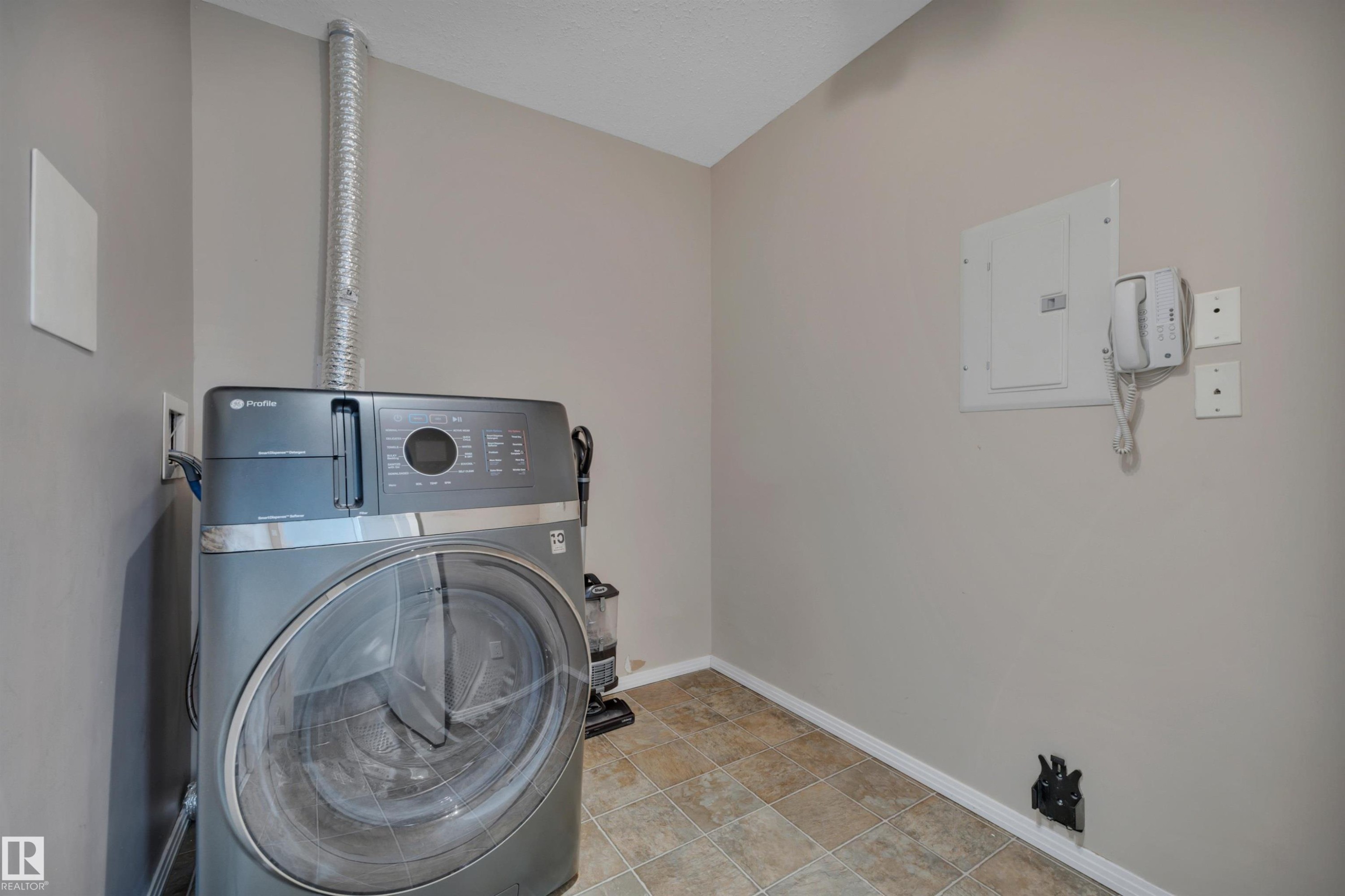 331 592 Hooke Road, Edmonton, AB - Indoor Photo Showing Laundry Room