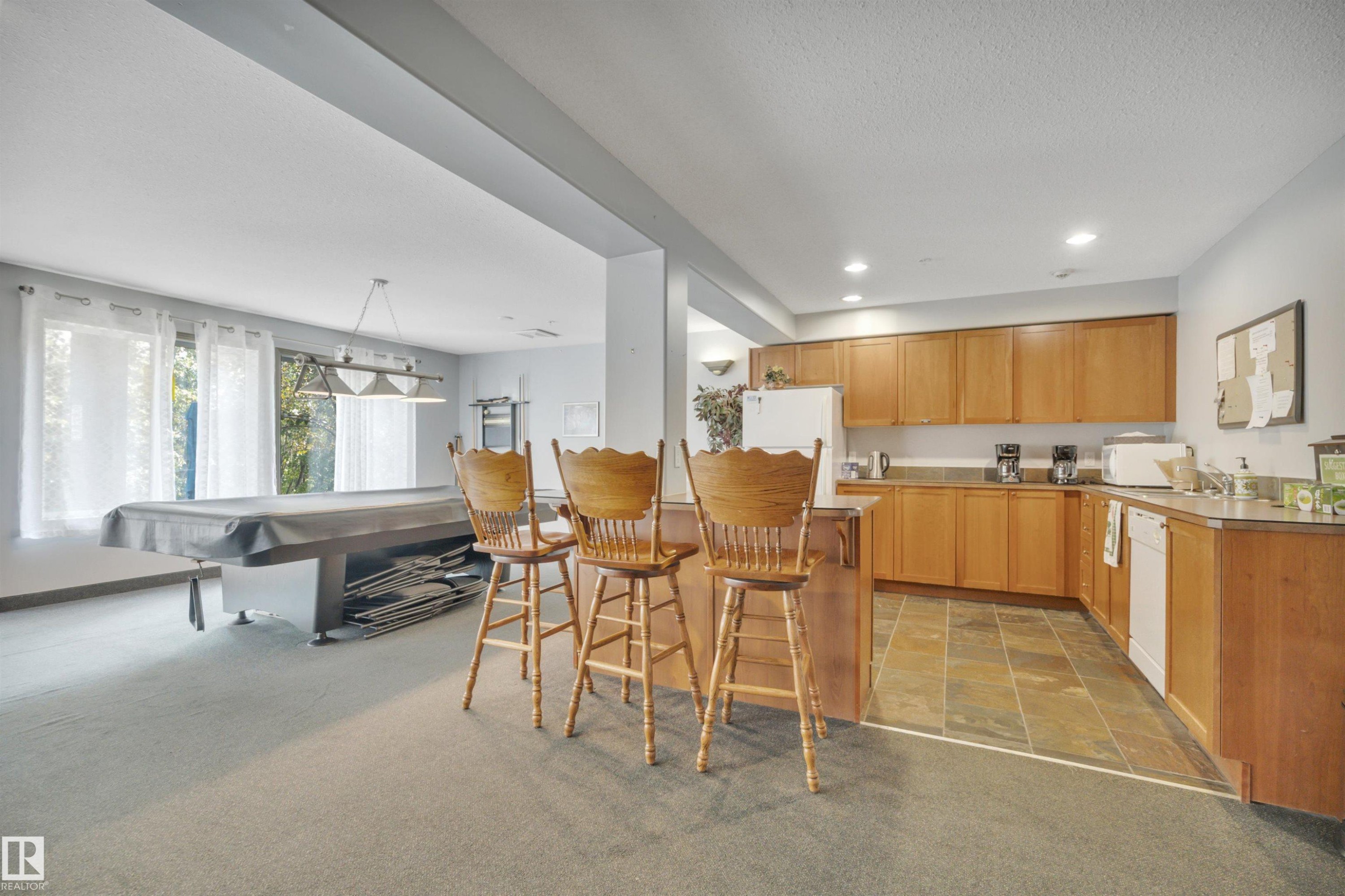 331 592 Hooke Road, Edmonton, AB - Indoor