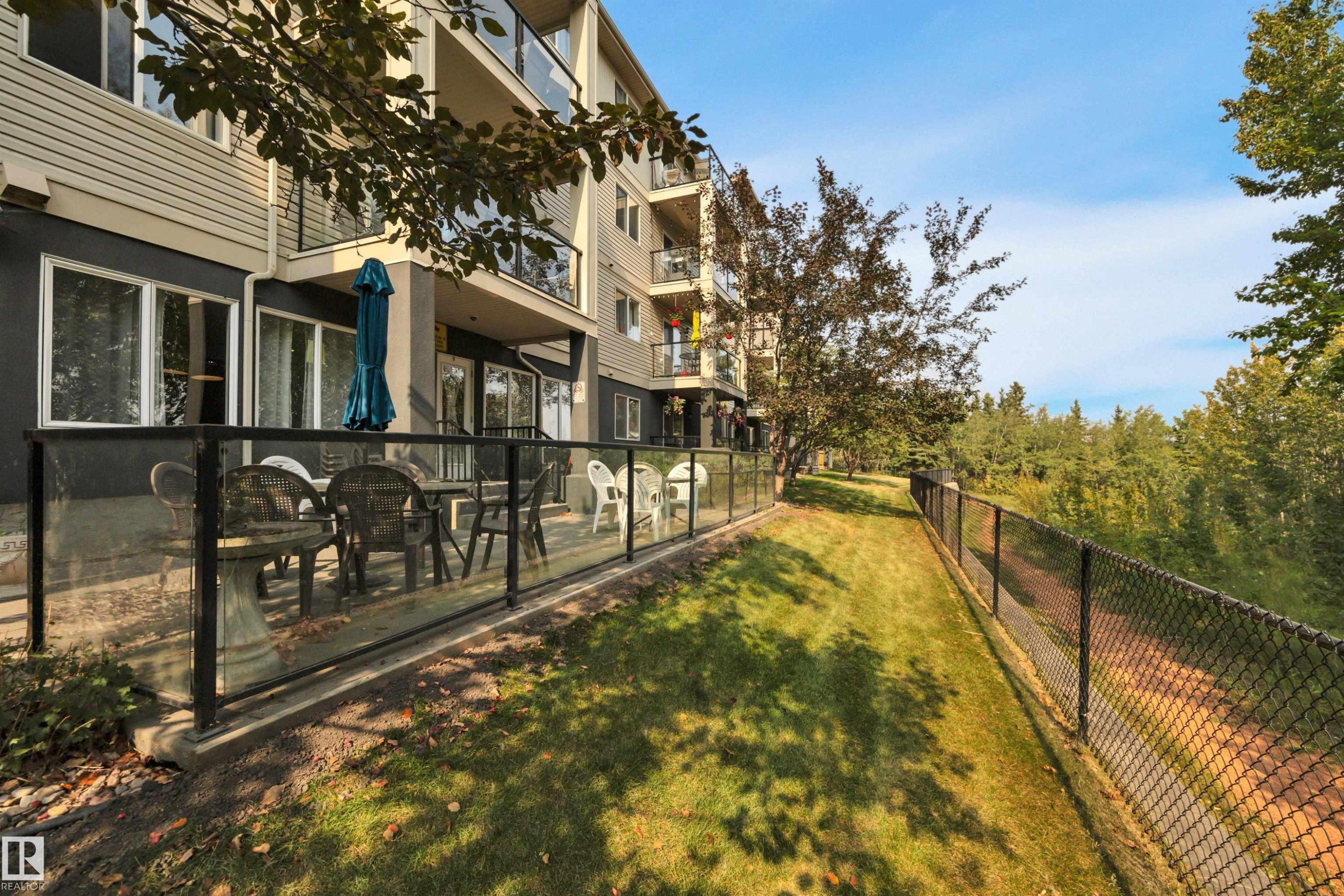 331 592 Hooke Road, Edmonton, AB - Outdoor