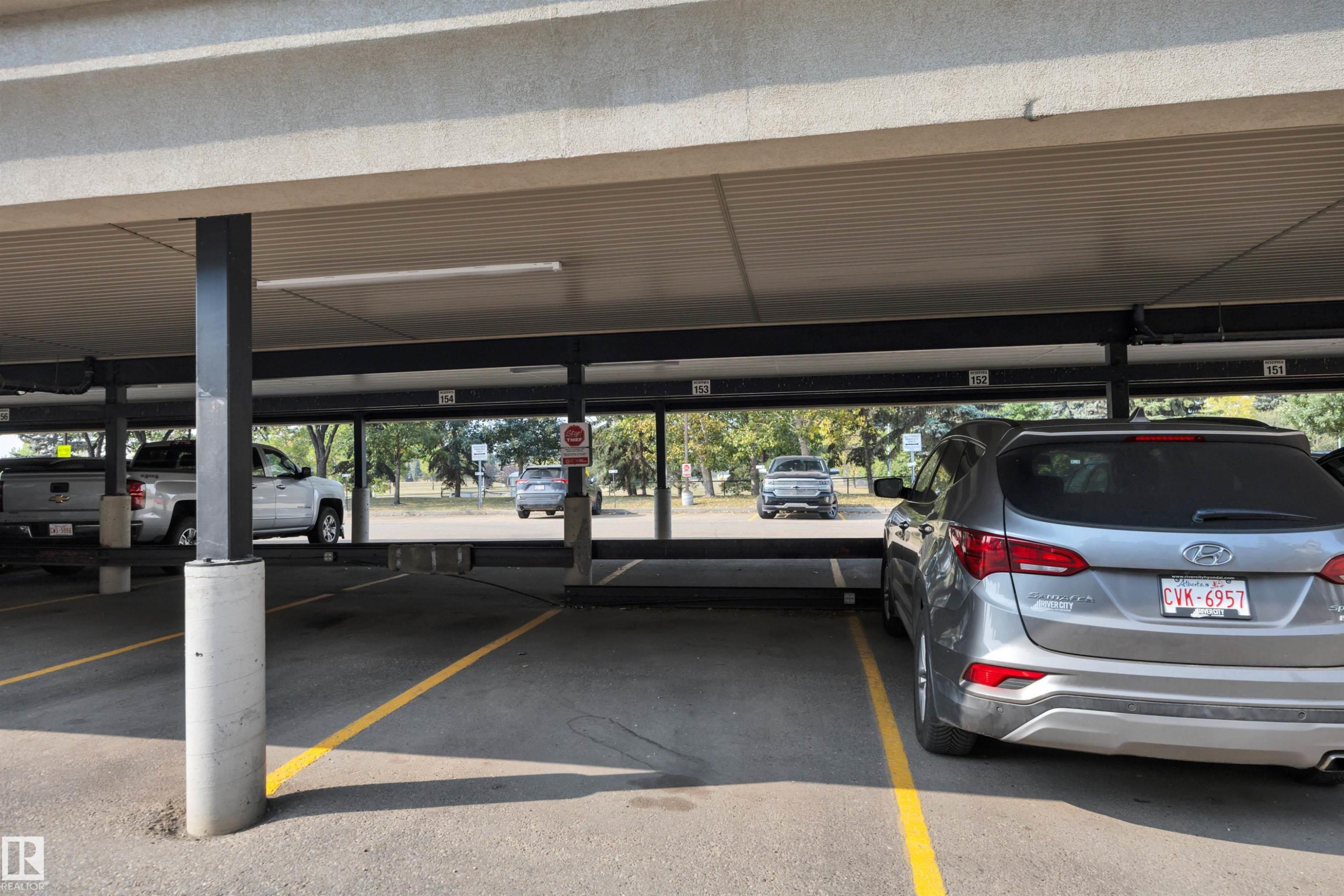 331 592 Hooke Road, Edmonton, AB - Indoor Photo Showing Garage