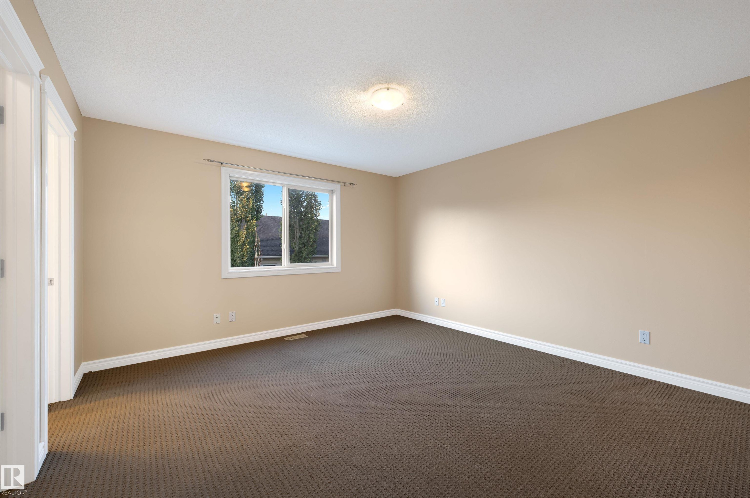 2708 Miles Place, Edmonton, AB - Indoor Photo Showing Other Room