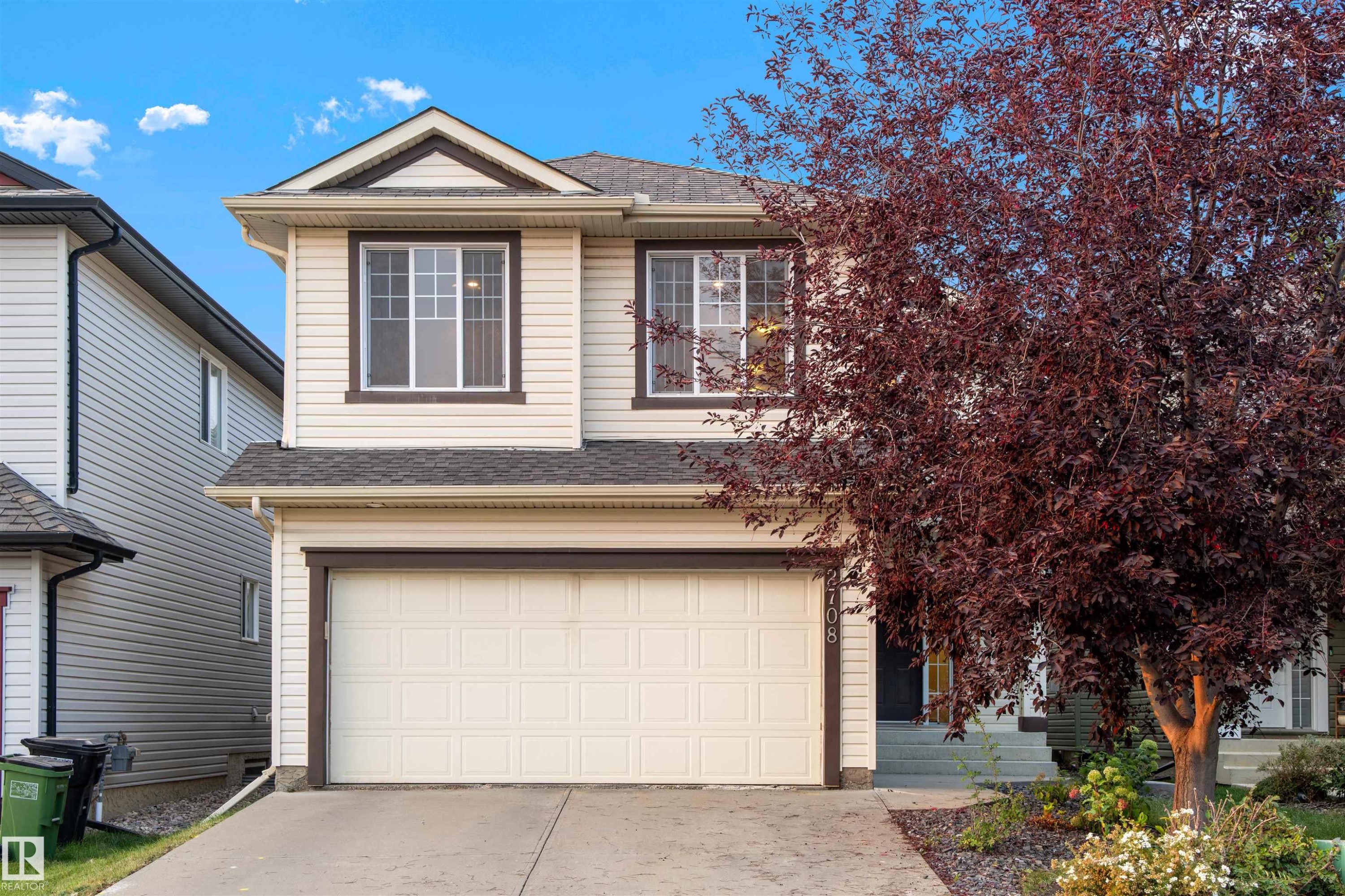 Traditional-style house featuring roof with shingles, concrete driveway, and an attached garage - 2708 Miles Place, Edmonton, AB - Outdoor