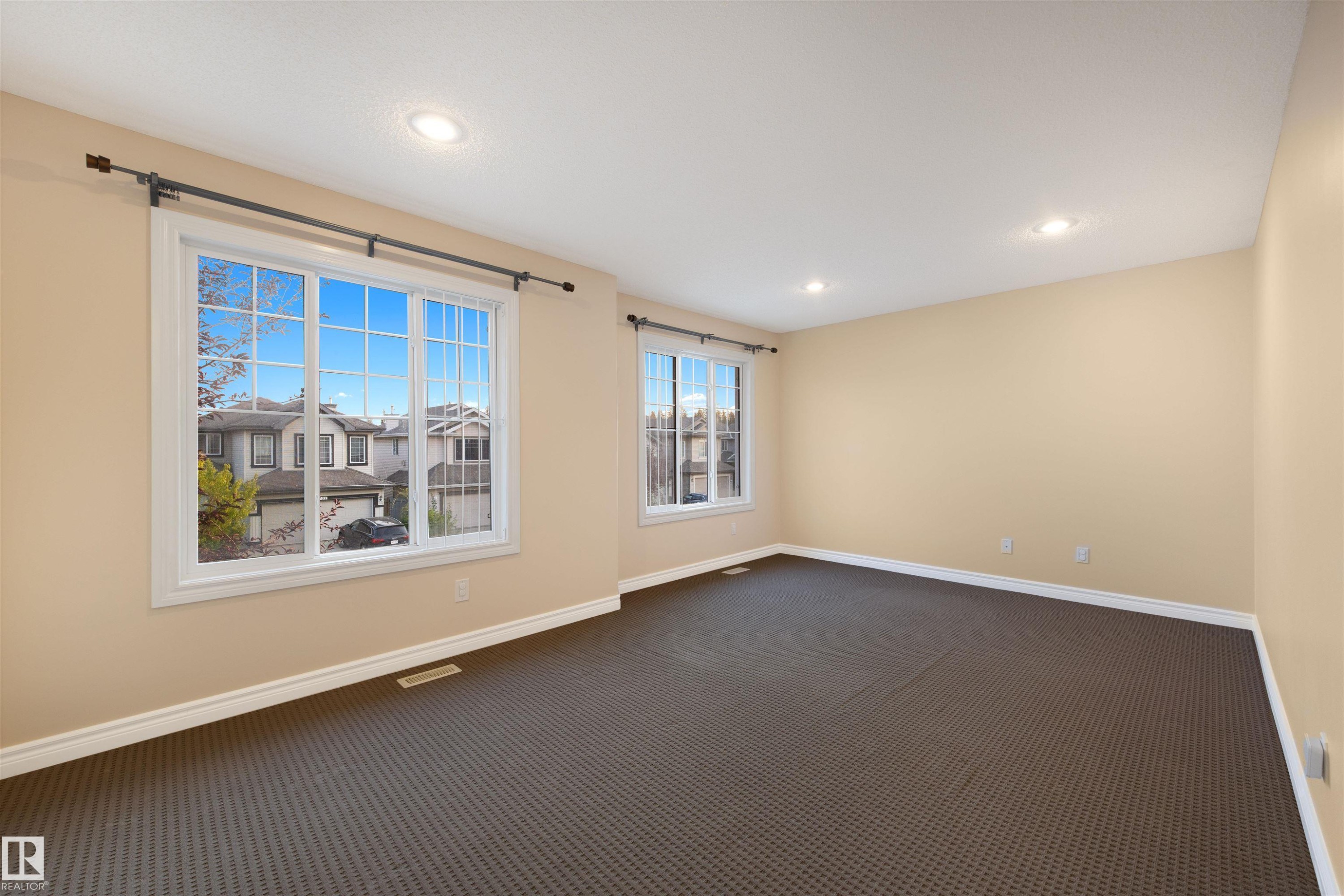 2708 Miles Place, Edmonton, AB - Indoor Photo Showing Other Room