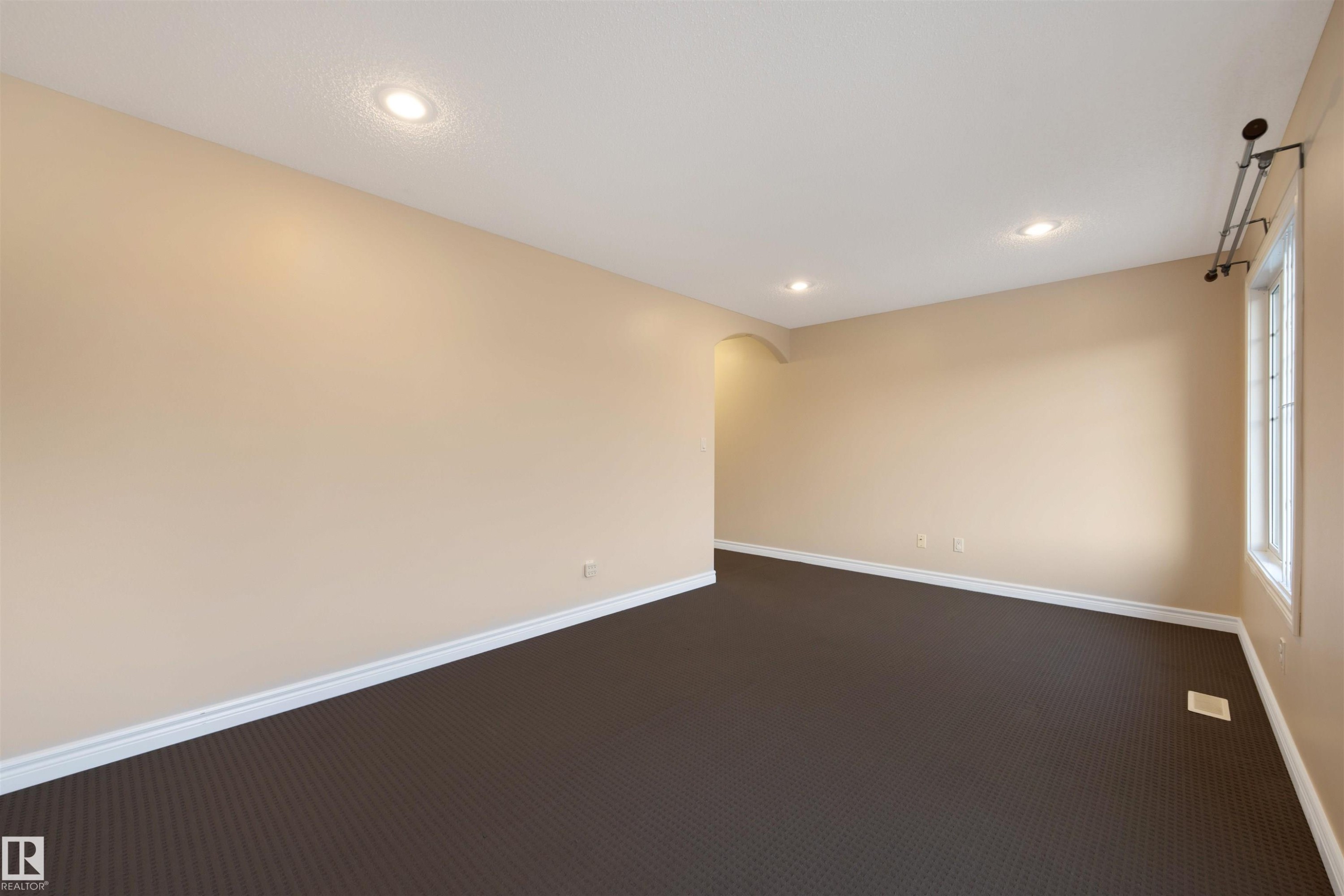 2708 Miles Place, Edmonton, AB - Indoor Photo Showing Other Room