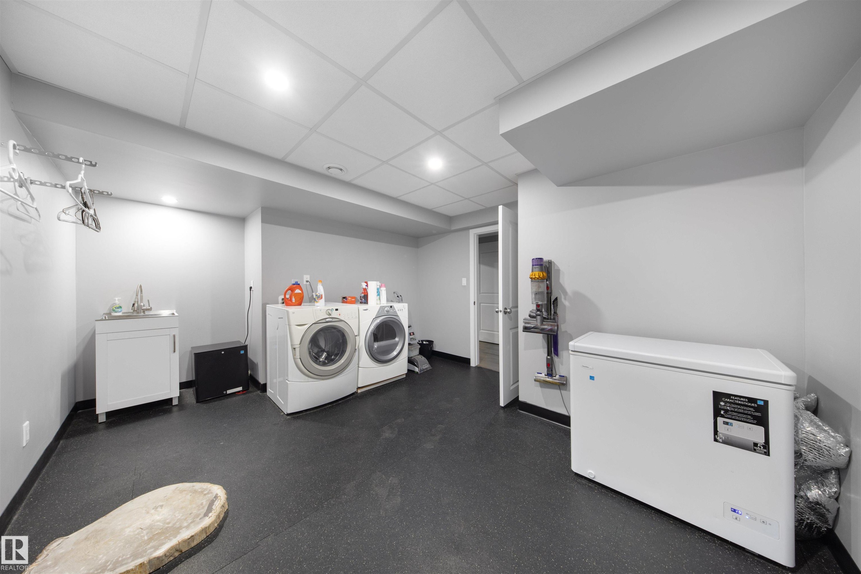 2708 Miles Place, Edmonton, AB - Indoor Photo Showing Laundry Room
