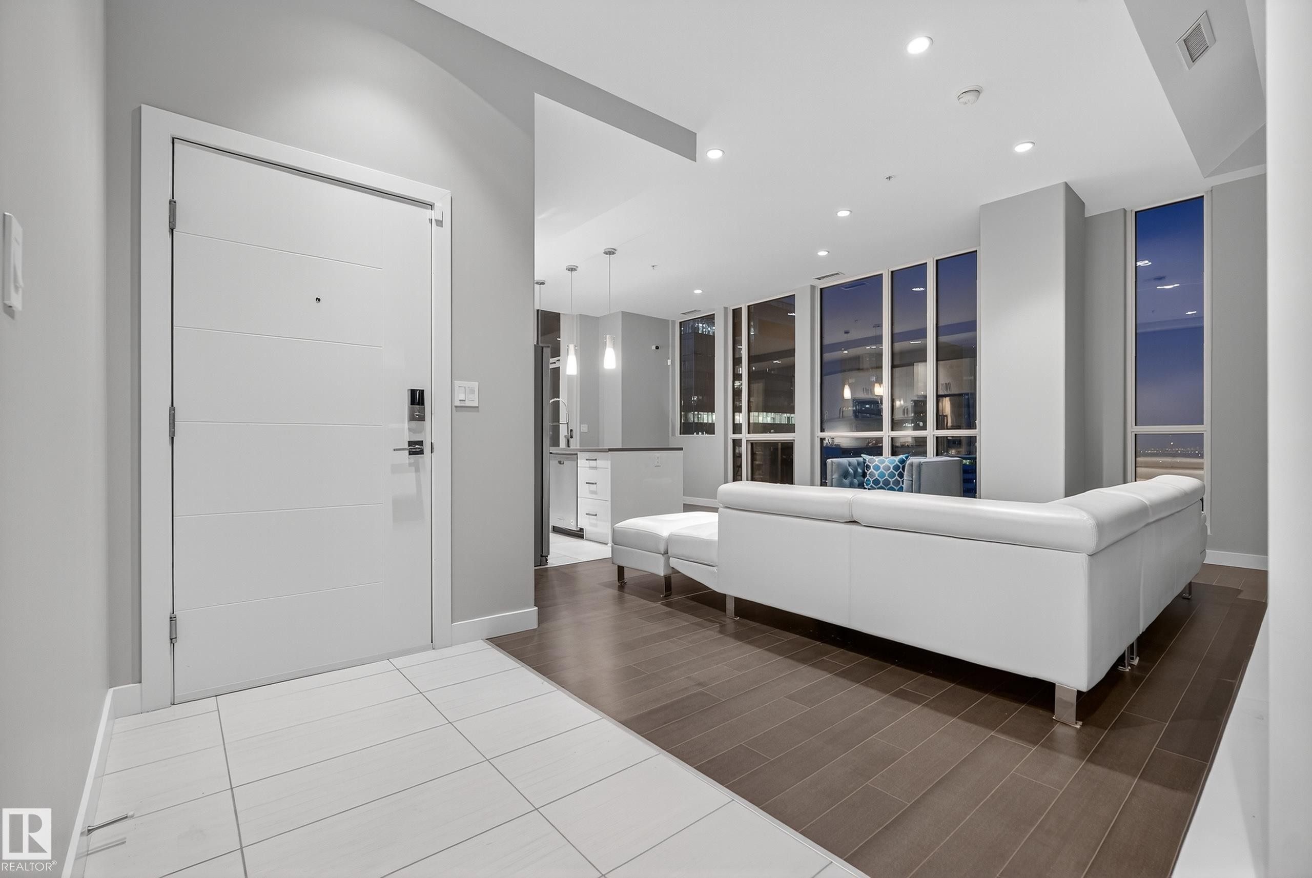 2901 10238 103 Street, Edmonton, AB - Indoor