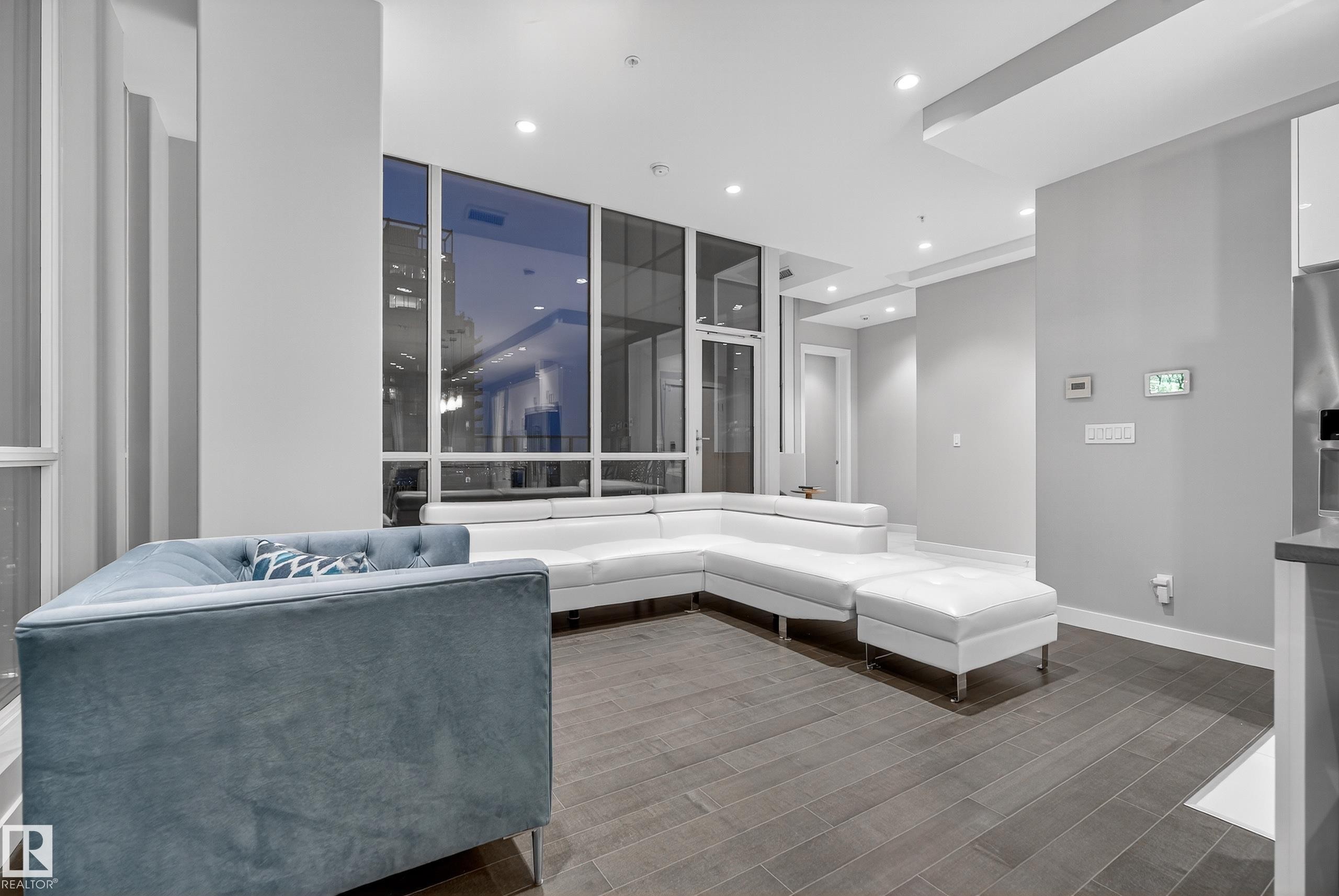 2901 10238 103 Street, Edmonton, AB - Indoor