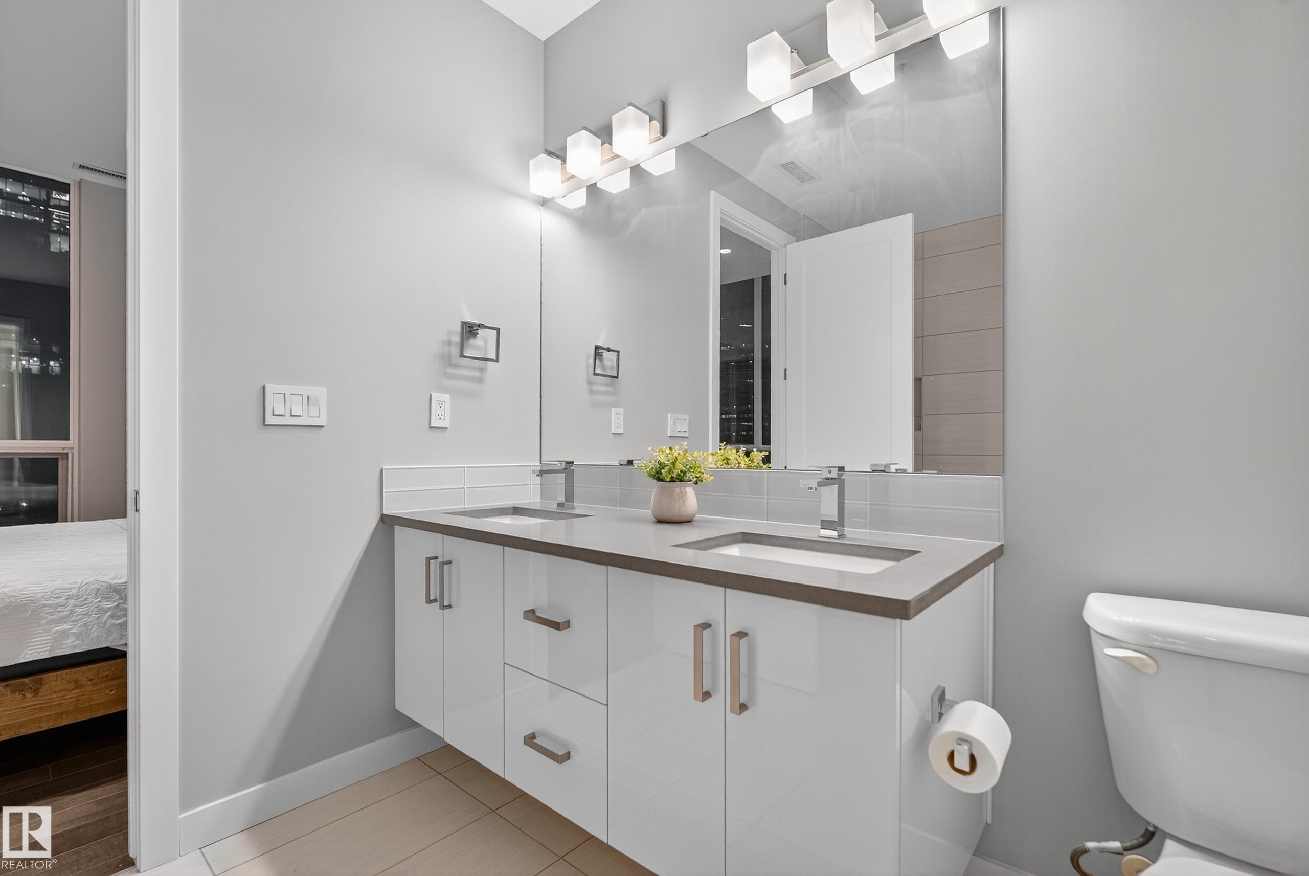 2901 10238 103 Street, Edmonton, AB - Indoor Photo Showing Bathroom