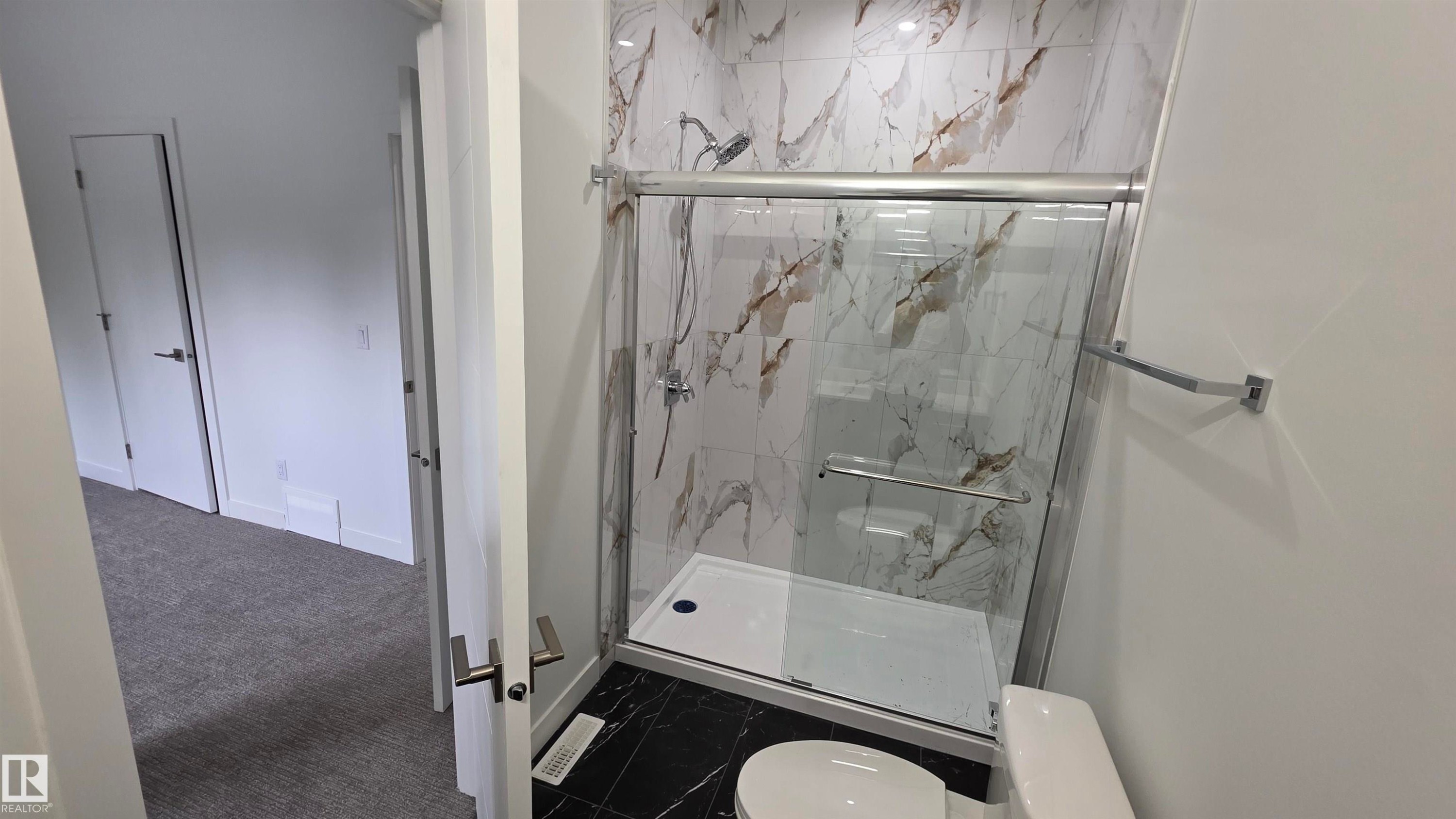 6704 109 Street, Edmonton, AB - Indoor