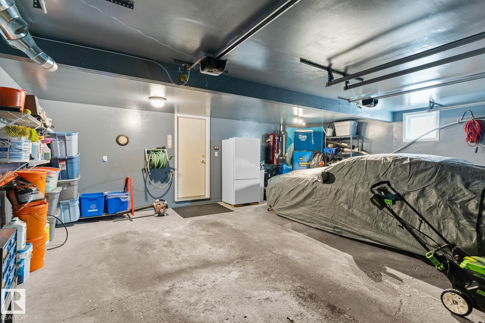 47 1130 Falconer Road, Edmonton, AB - Indoor Photo Showing Garage