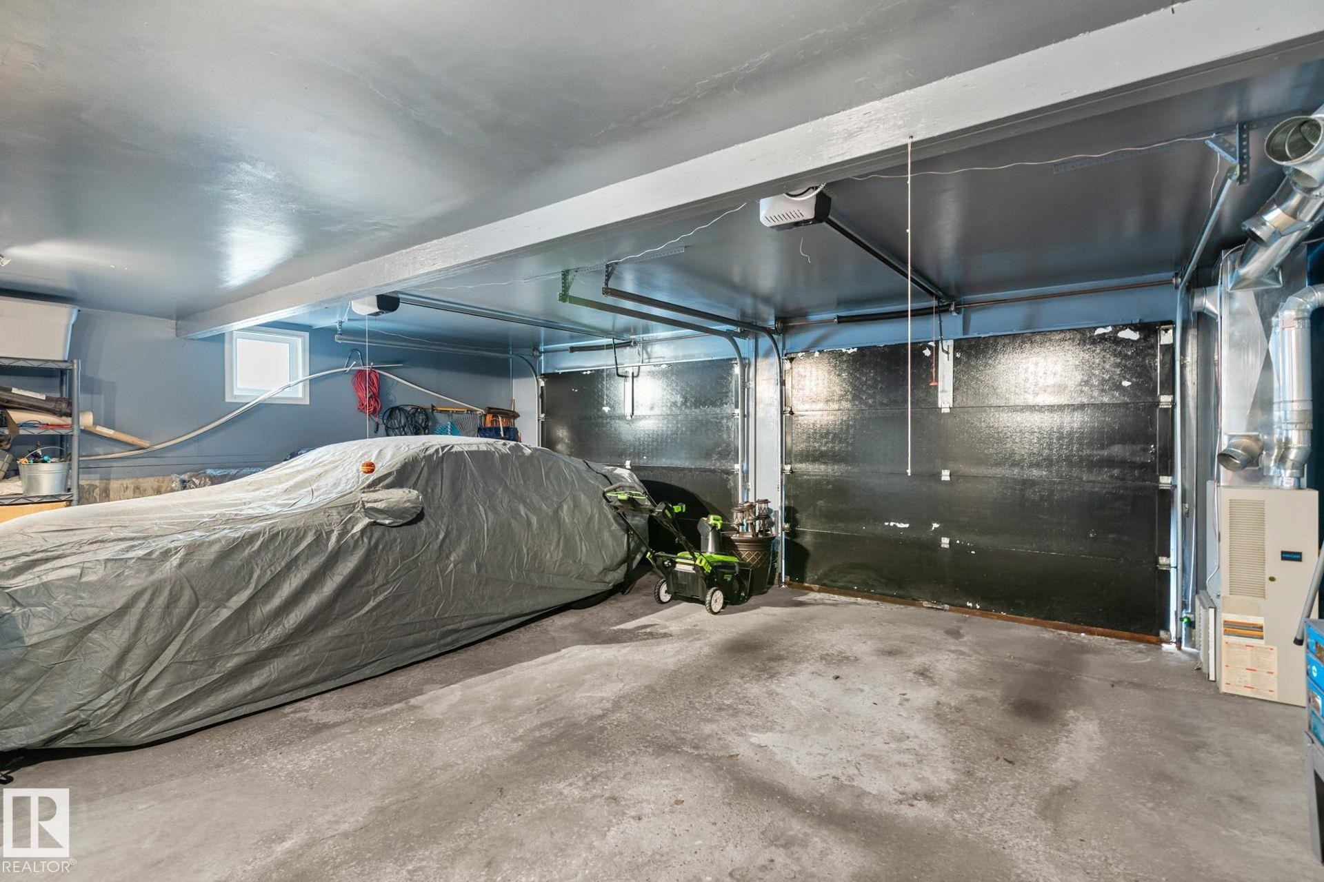 47 1130 Falconer Road, Edmonton, AB - Indoor Photo Showing Garage