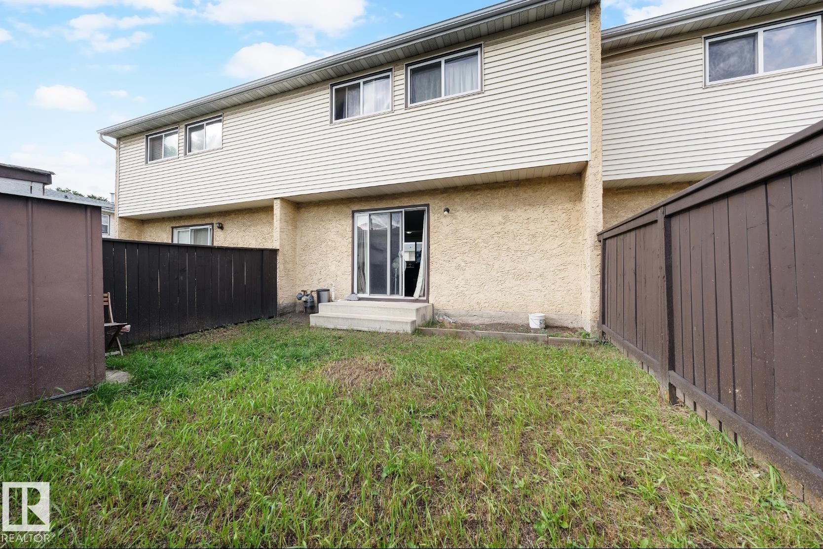 Back of house featuring a fenced backyard and stucco siding - 285 Harrison Drive, Edmonton, AB - Outdoor With Exterior