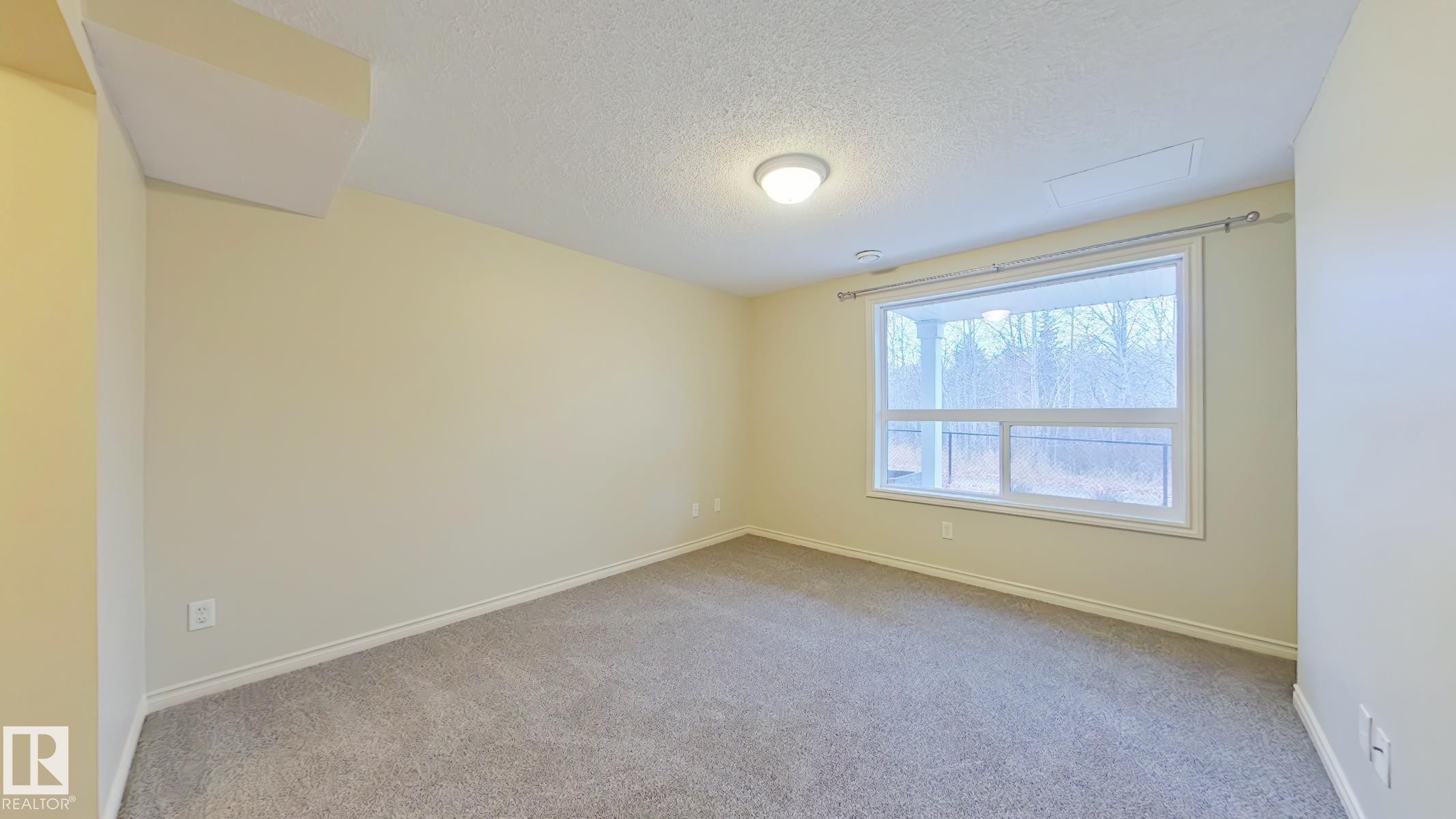 78 3010 33 Avenue, Edmonton, AB - Indoor Photo Showing Other Room
